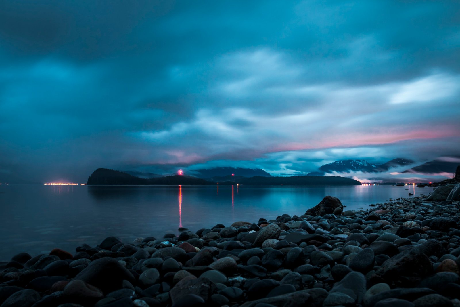 landscape photo of rocks near the body water and rock 2k 4k 5k