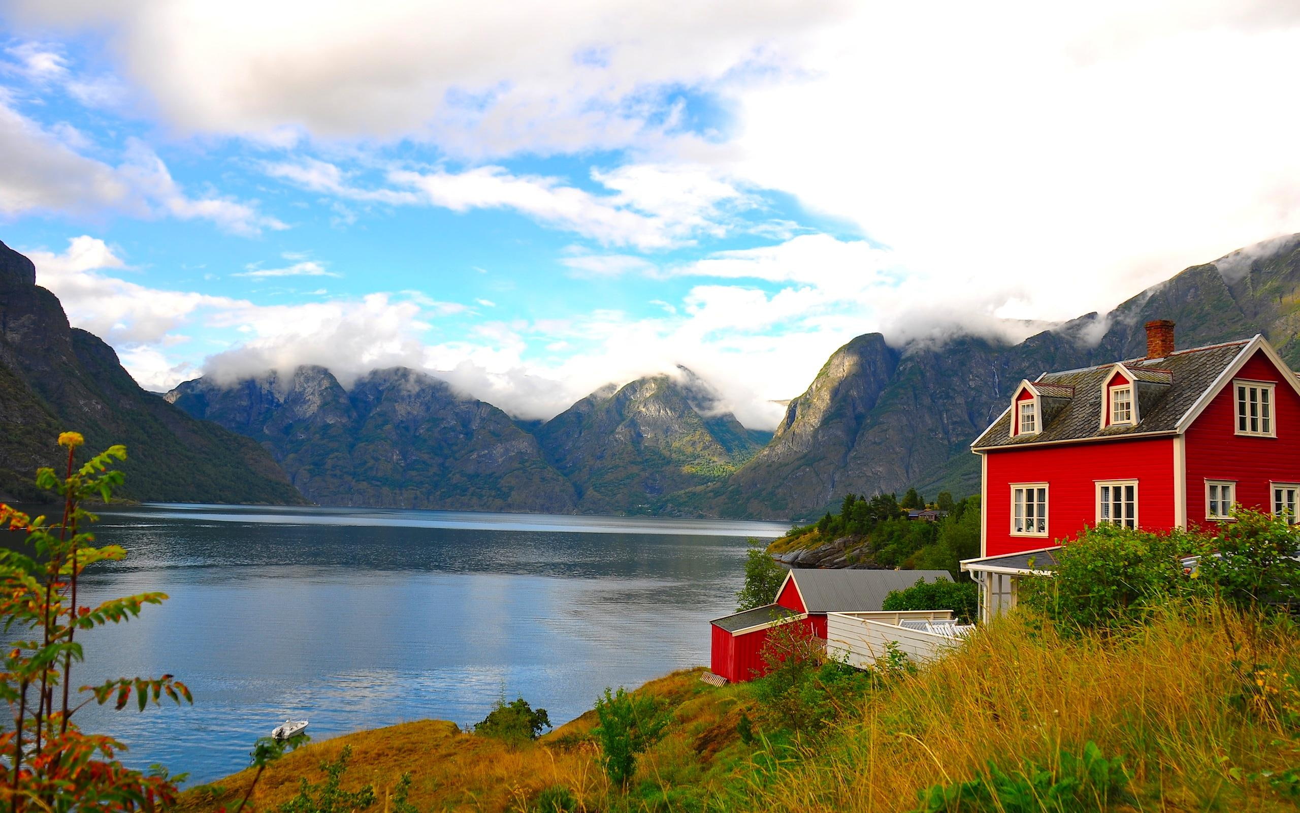 Norway Passion red and gray wooden house beaches mountains 2k