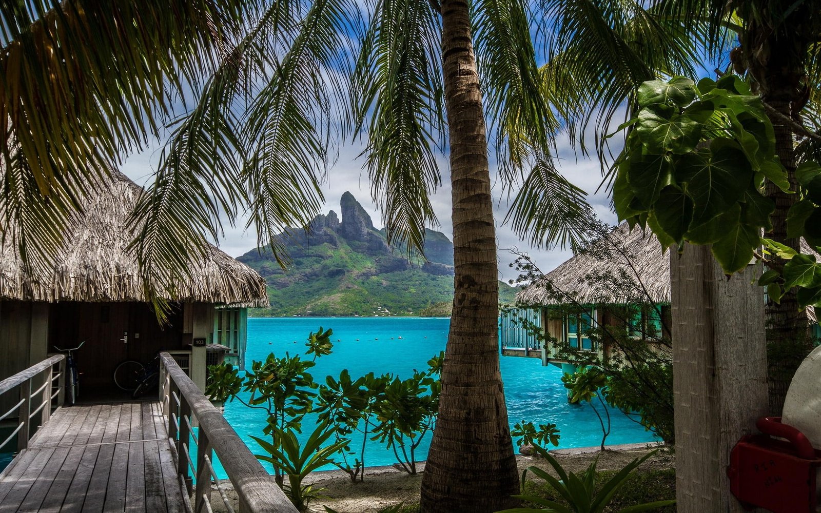 blue sea nature landscape tropical island beach resort 2k