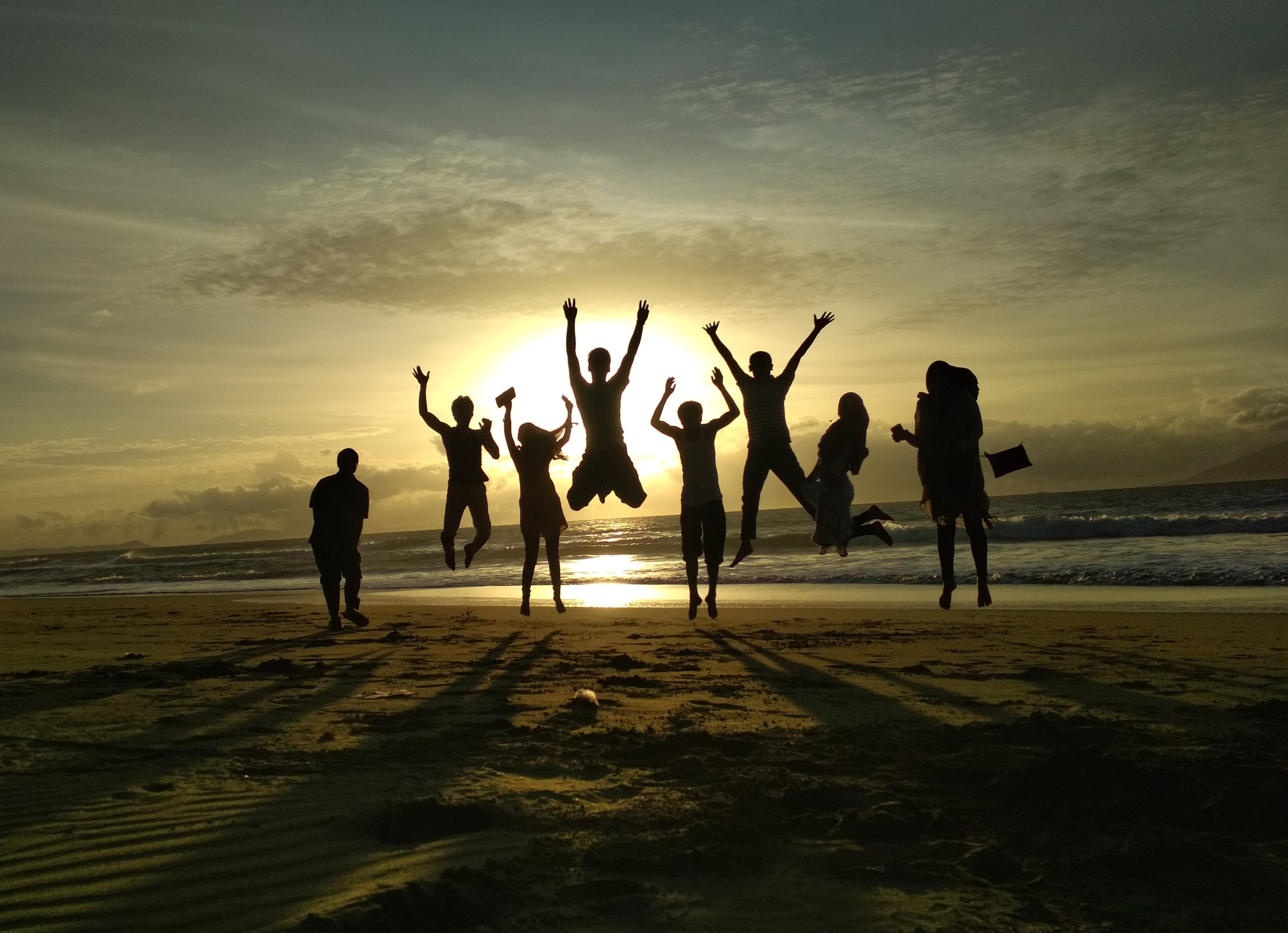 sunset friends people happy silhouette land sky real 2k 4k