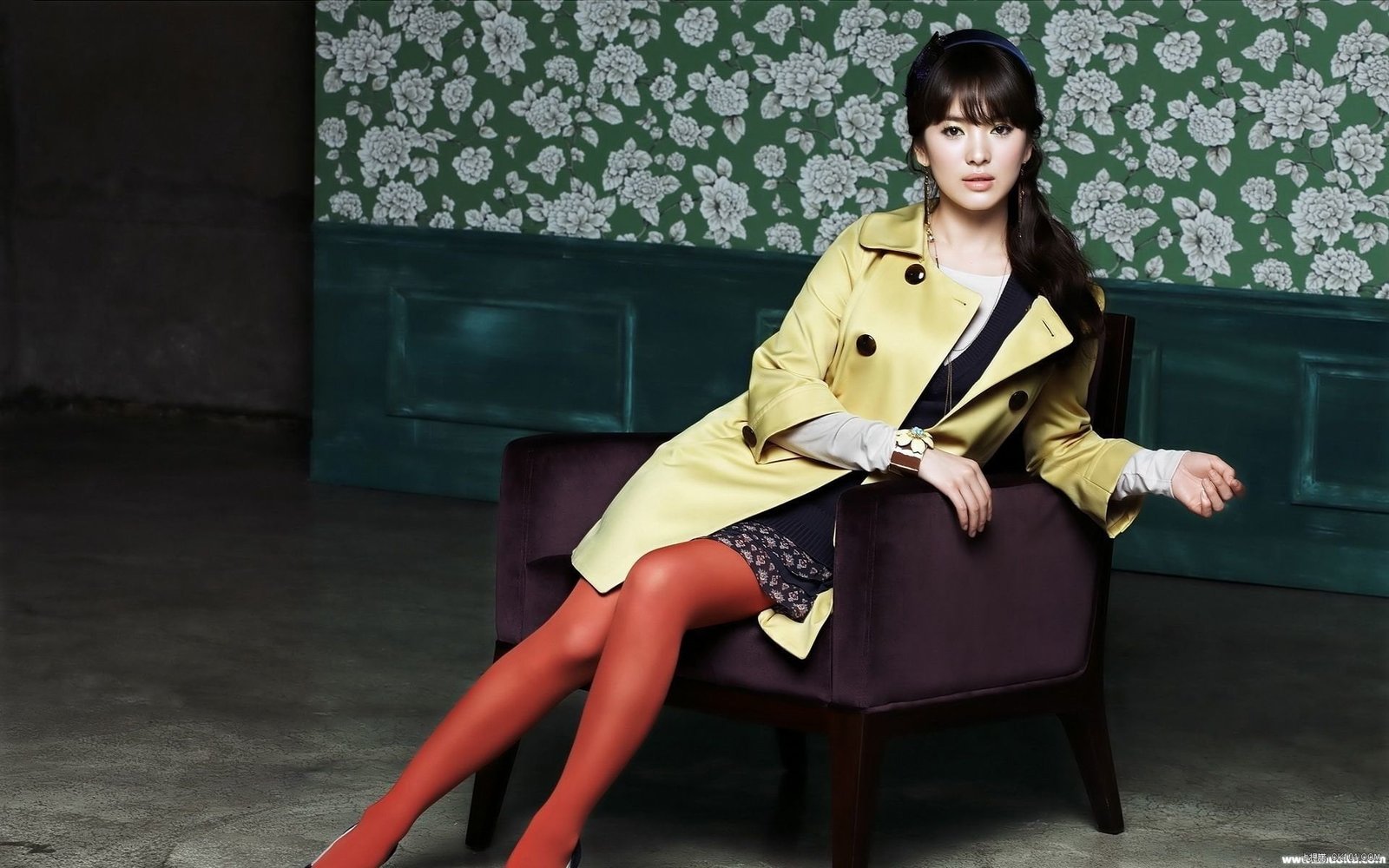 Actresses Song Hye Kyo Korean one person sitting young adult 21 2k