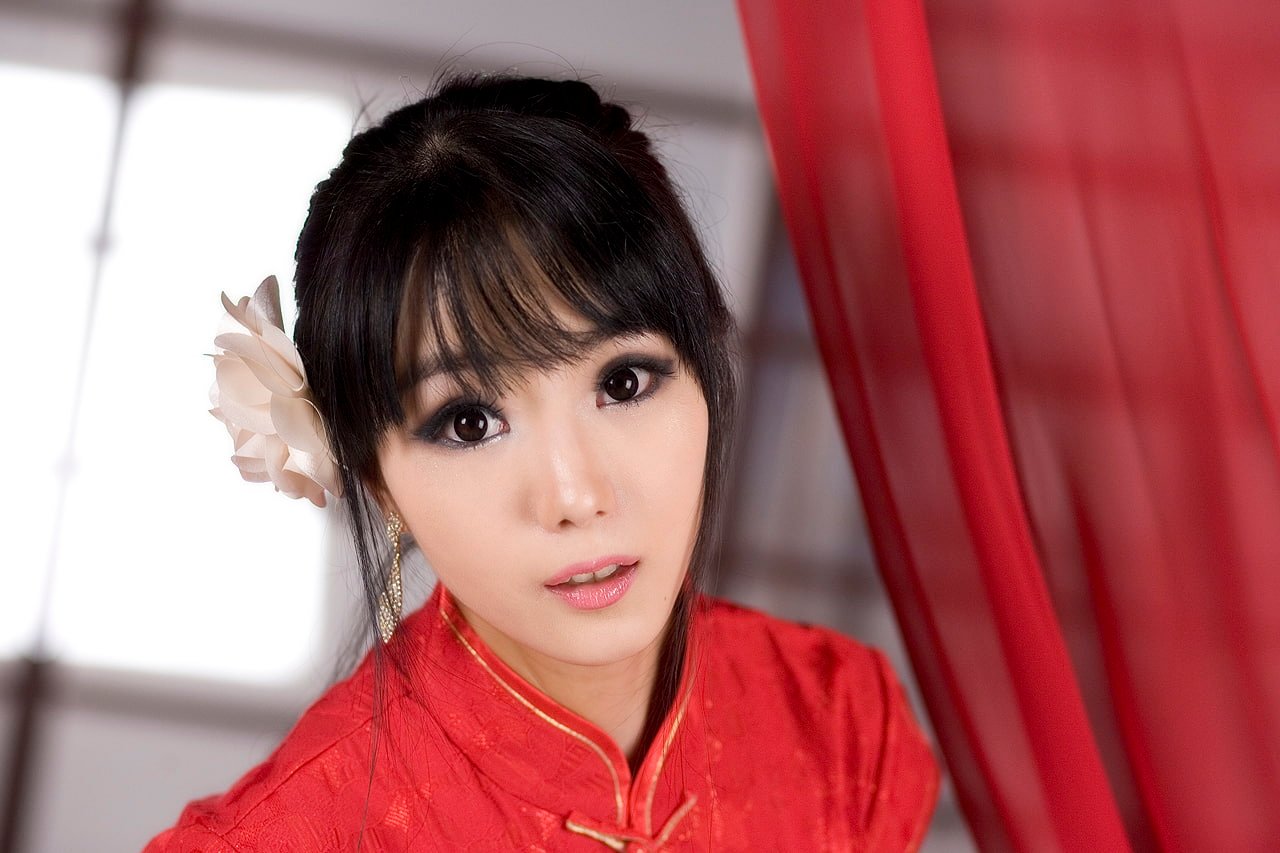 Cheongsam Chinese dress red Asian women model Korean