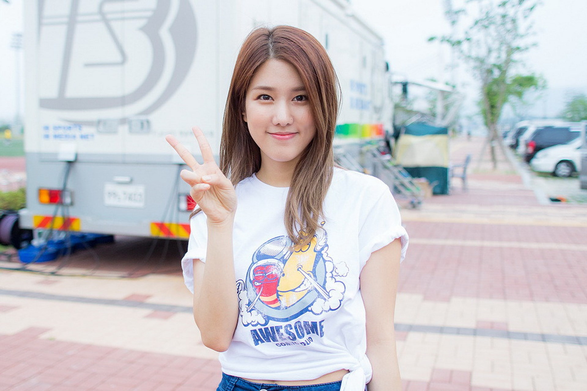 korean girl group one person long hair portrait smiling 2k