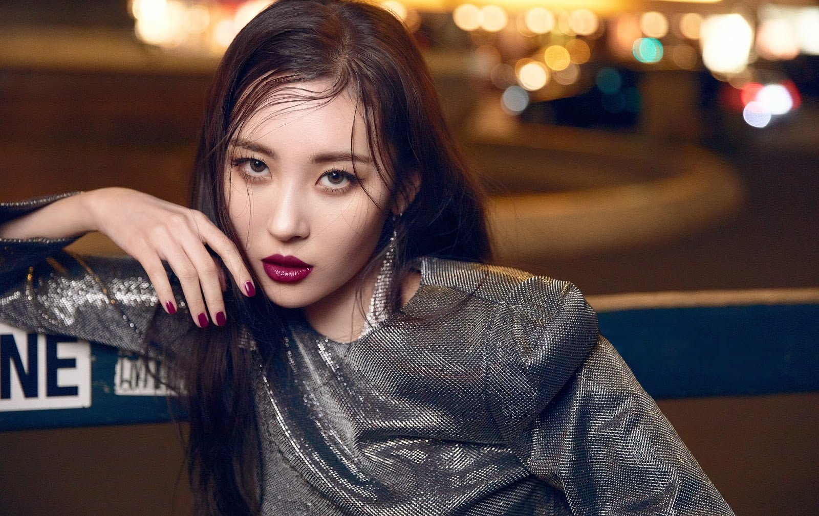 Sunmi women singer Korean lipstick painted nails night 2k