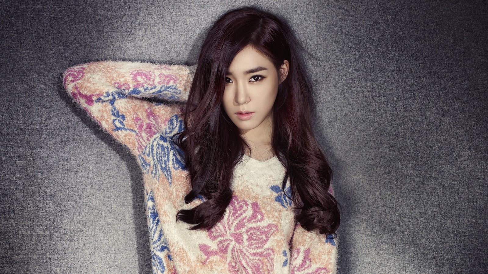 women s beige blue and pink floral long sleeved tp SNSD Girls Generation 2k