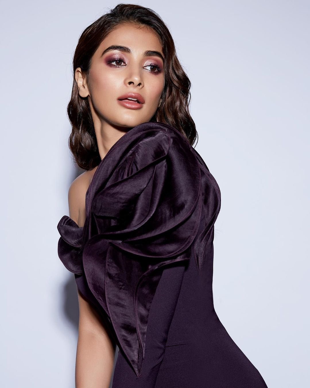 Gorgeous pooja hedge indian celebrity actress