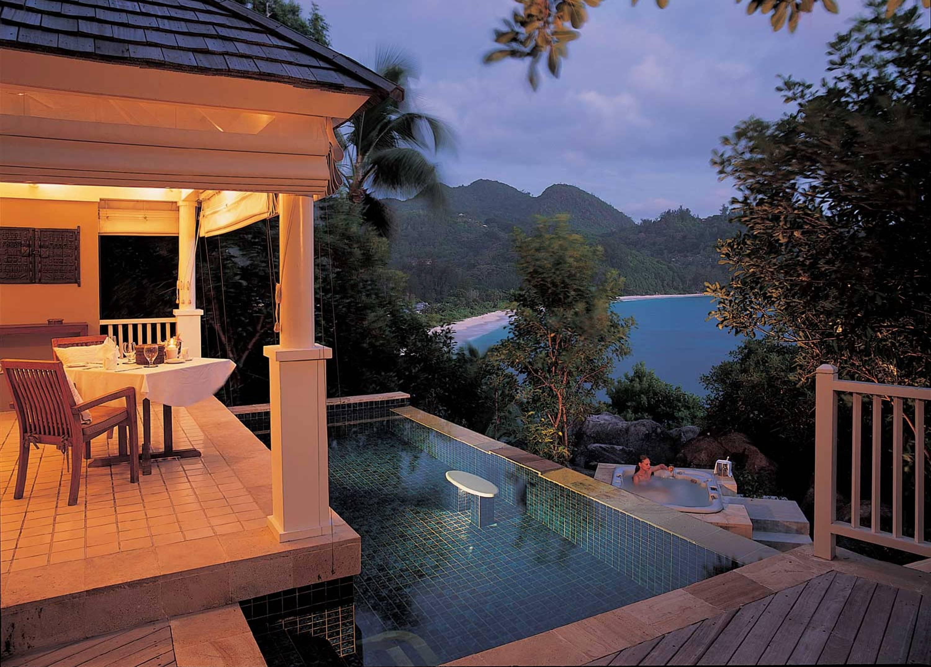 Jacuzzi Beach Villa evening tropical islands bath sunset 2k