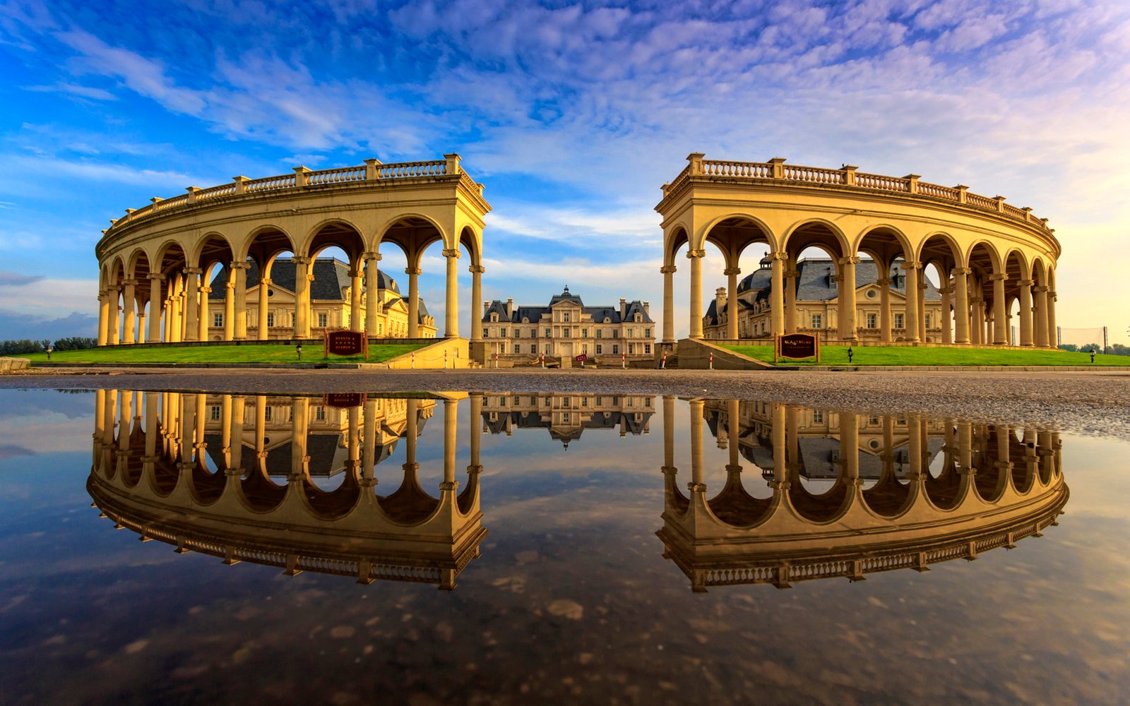 Lafayette Castle Hotel In Beijing s Reflexion Ultra Hd Tv Wallpaper For Desktop Laptop Tablet And Mobile Phones 2k 4k