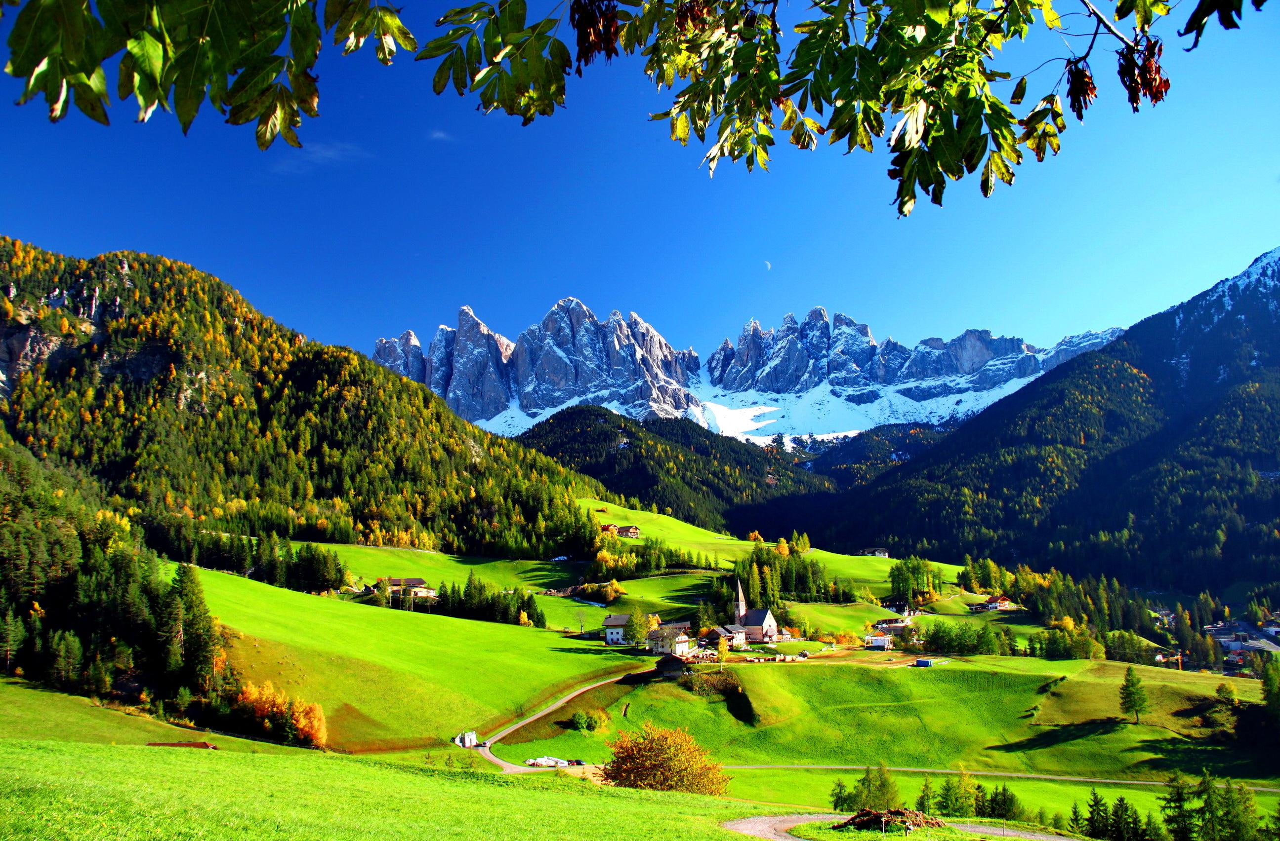 Val di Funes Italy green grass field lovely mountain nice 2k