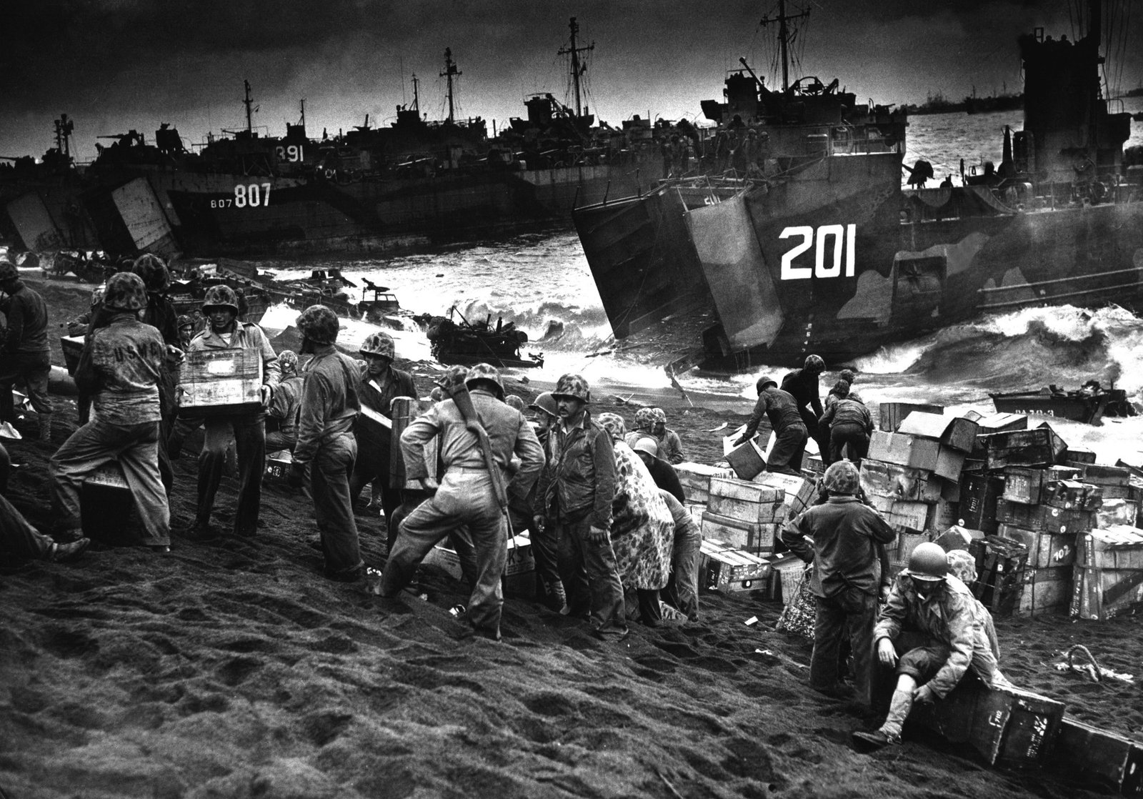 World War II Iwo Jima soldier monochrome military beach 2k
