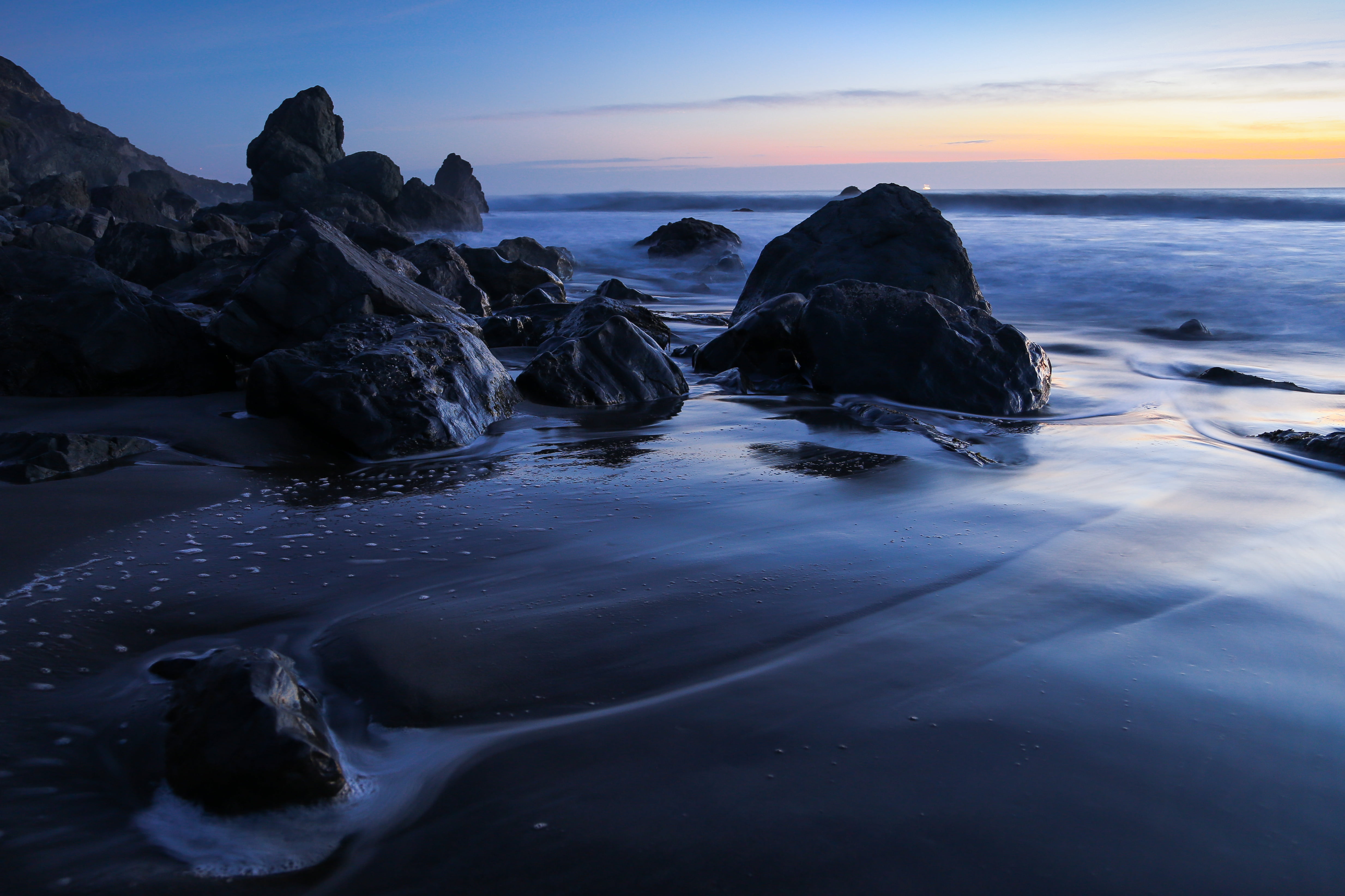 beach rocks hit by tidal wave muir Blue Hour 2k 4k 5k