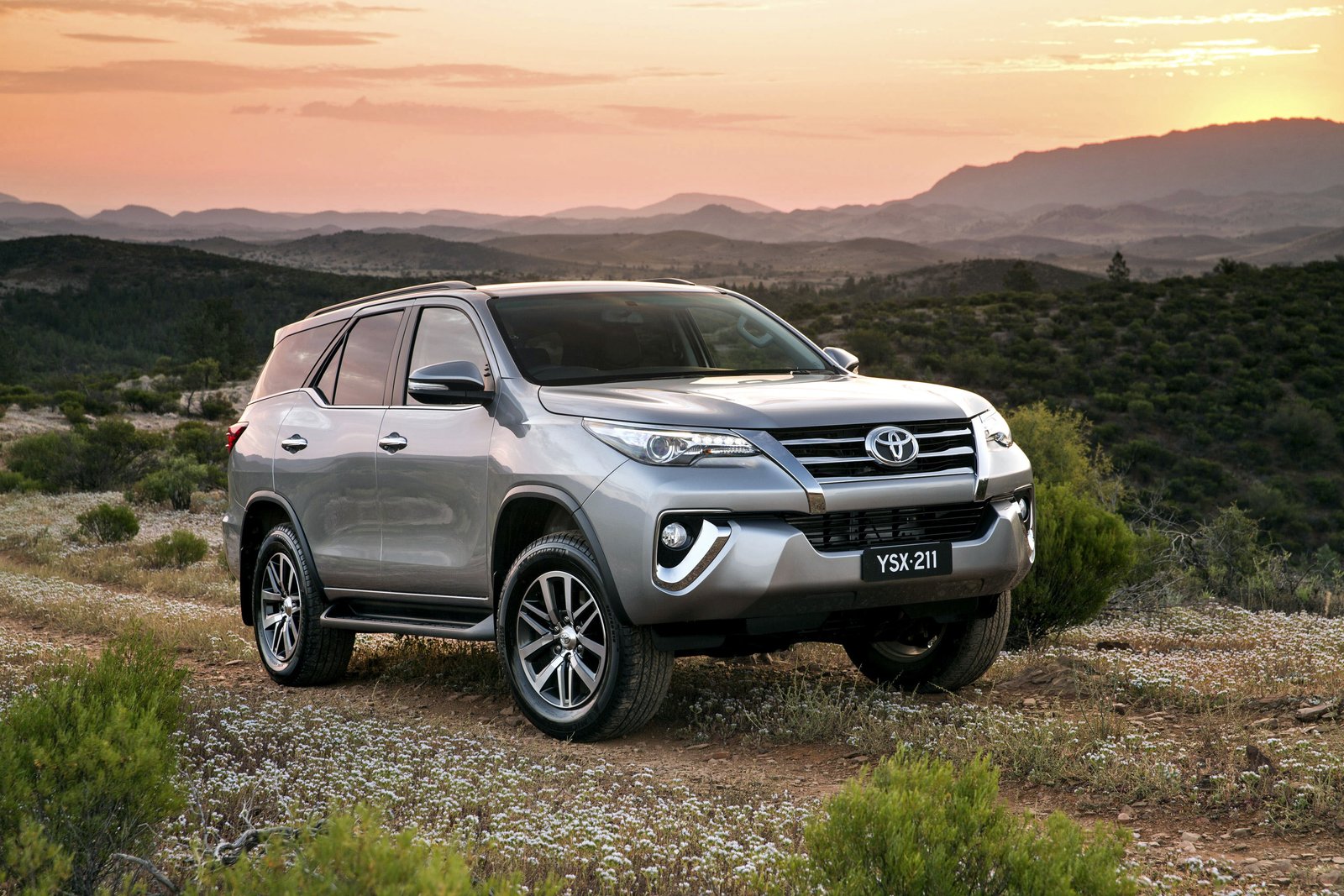 silver Toyota Highlander SUV Fortuner mode of transportation 2k