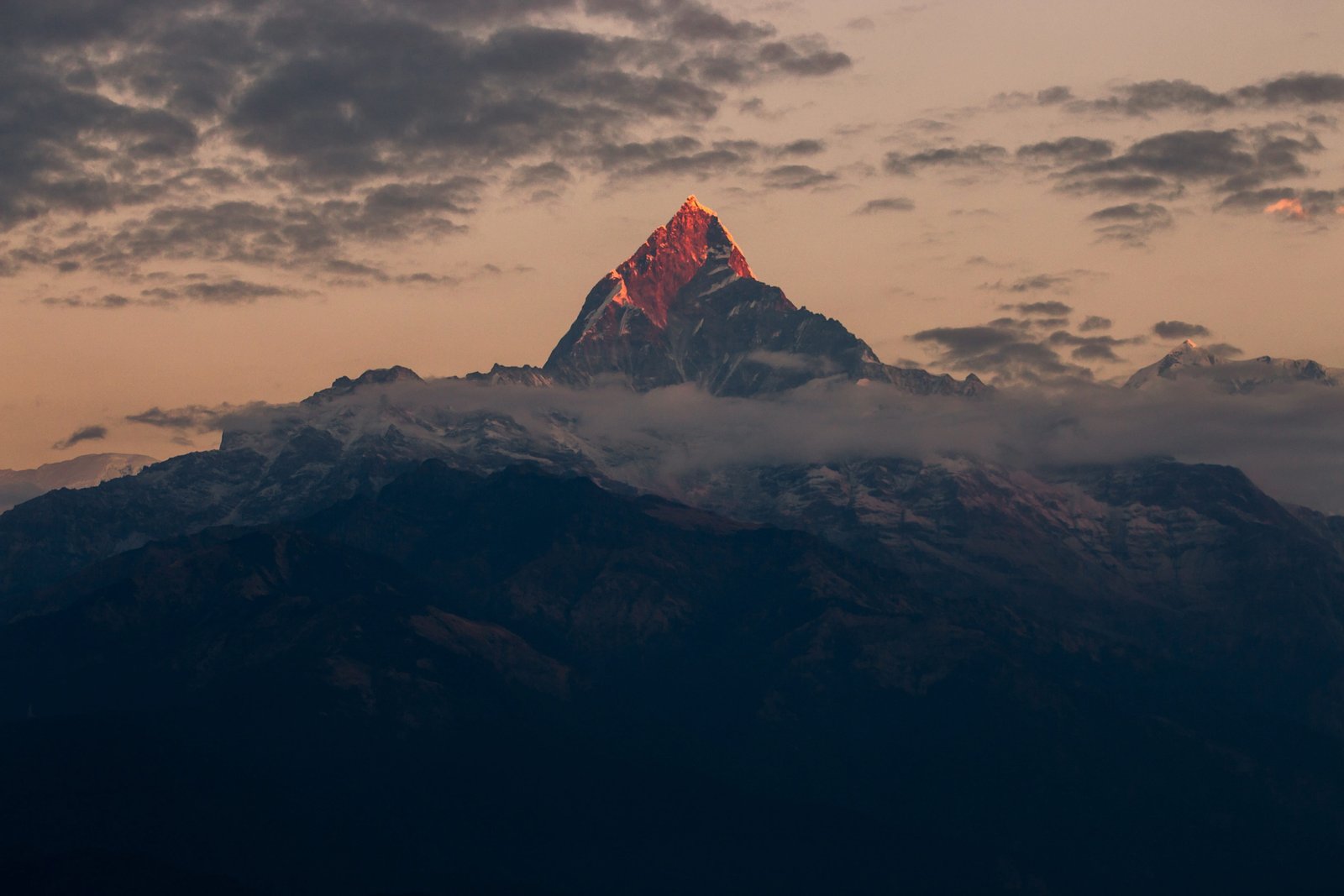 tundra mountain fishtail nepal himalaya machapuchare scenery 2k 4k 5k