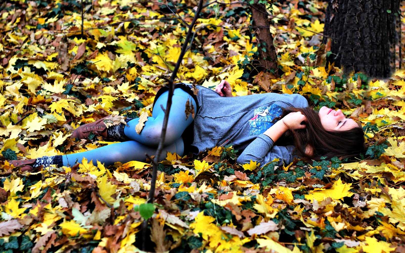 Girl in Nature hot babes and girls 2k 4k