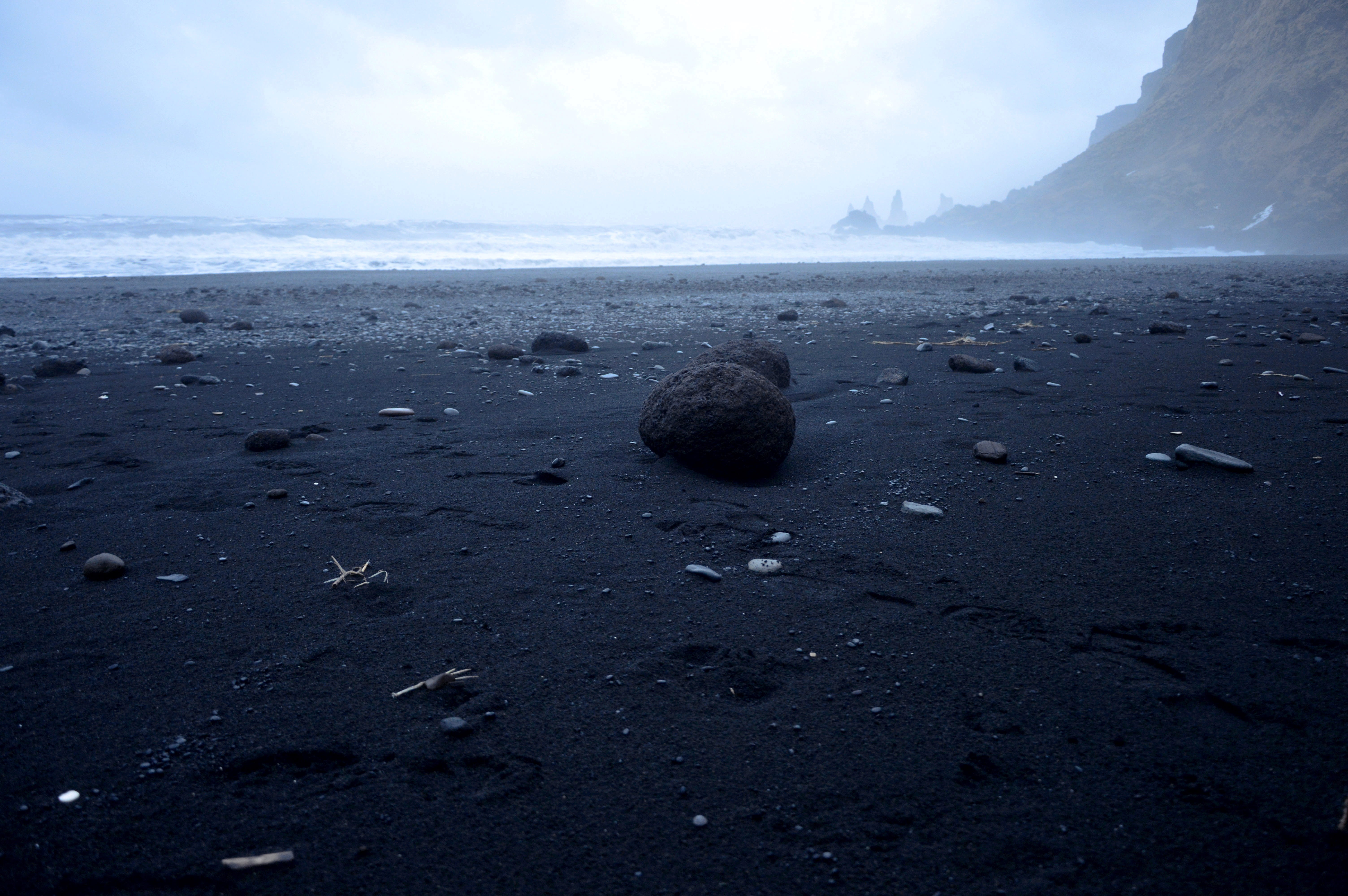 iceland vik spooky beach black sandy stone mystery 2k 4k 5k