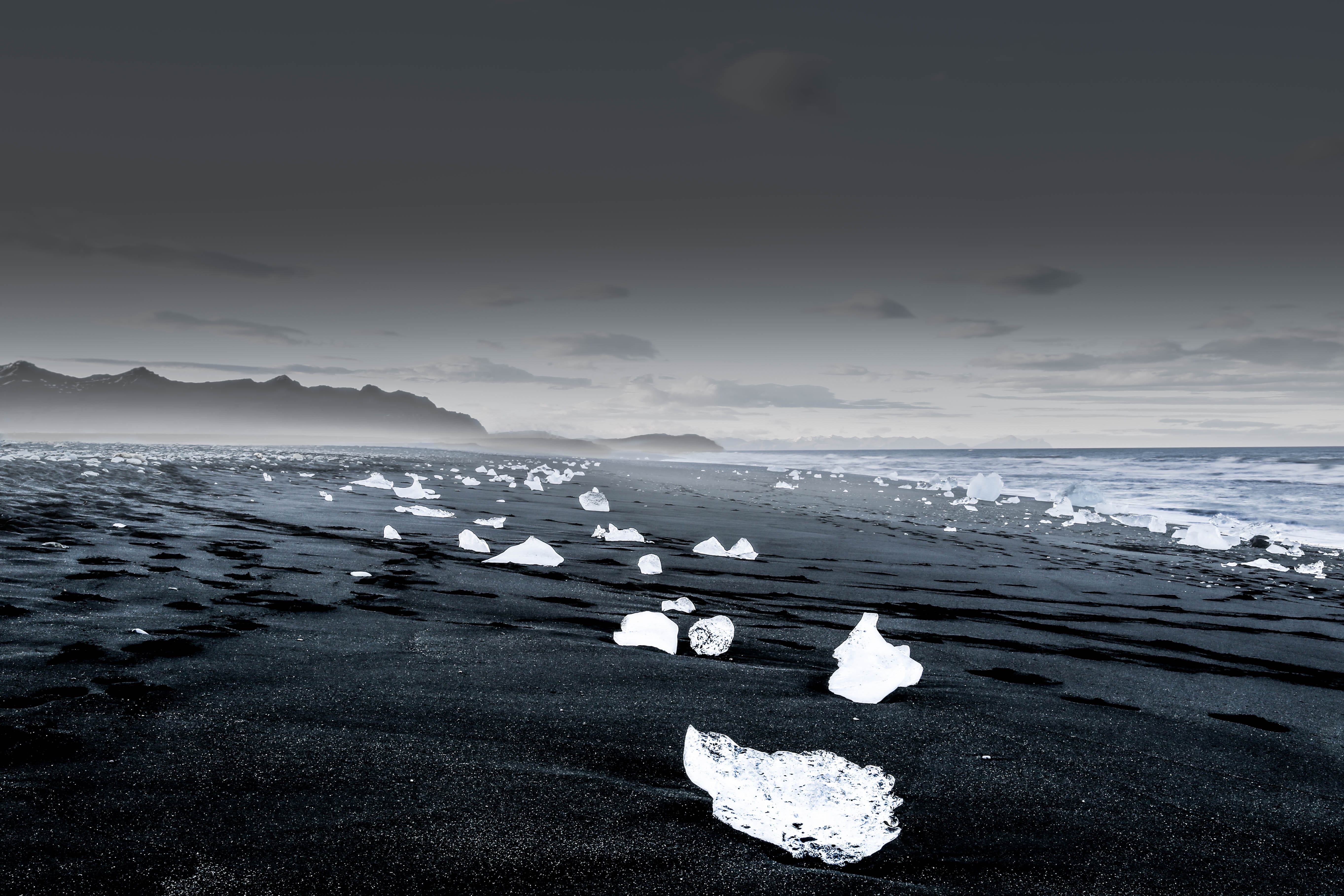 landscape photography of icebergs Glacier Scatter black sand beach 2k 4k 5k