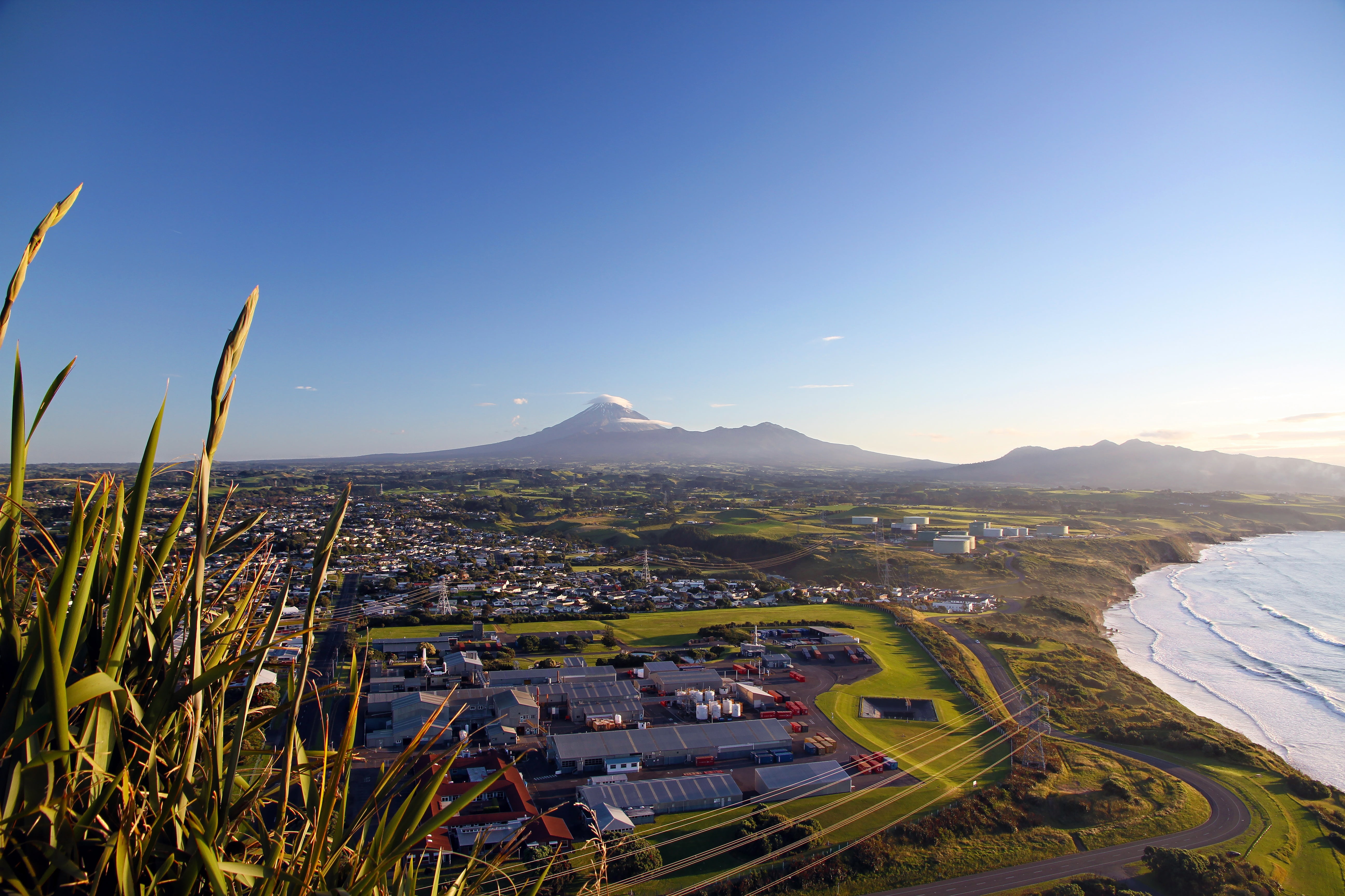 mt egmont new zealand taranaki coast sea volcanic plymouth 2k 4k 5k