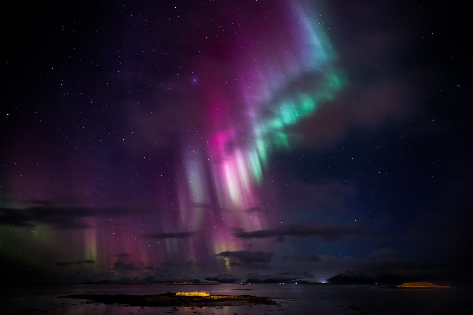 Northern Lights iceland holiday hofn northern lights aurora borealis 2k 4k 5k