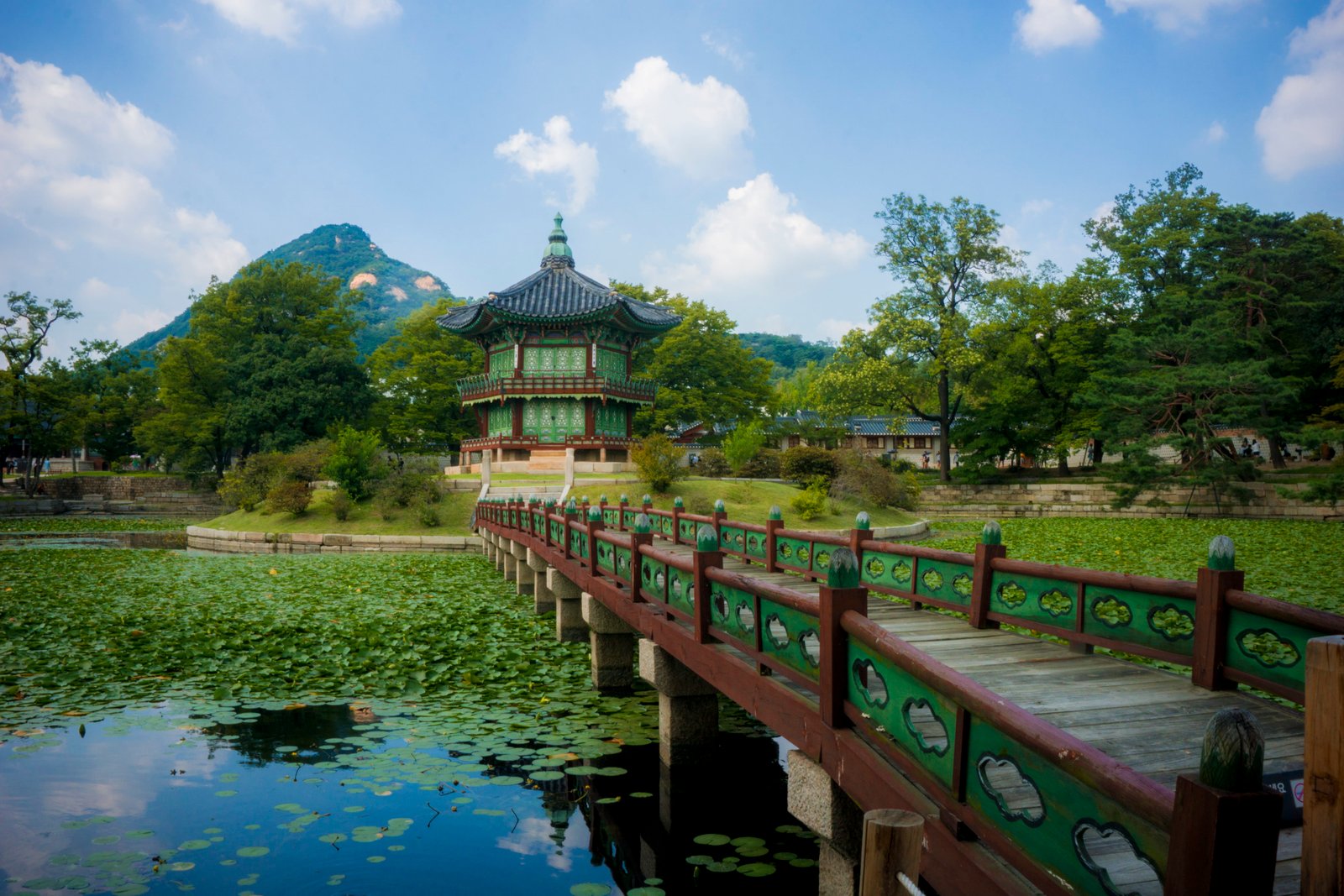 south korea gyeongbokgung palace scenery mountain pond 2k 4k 5k