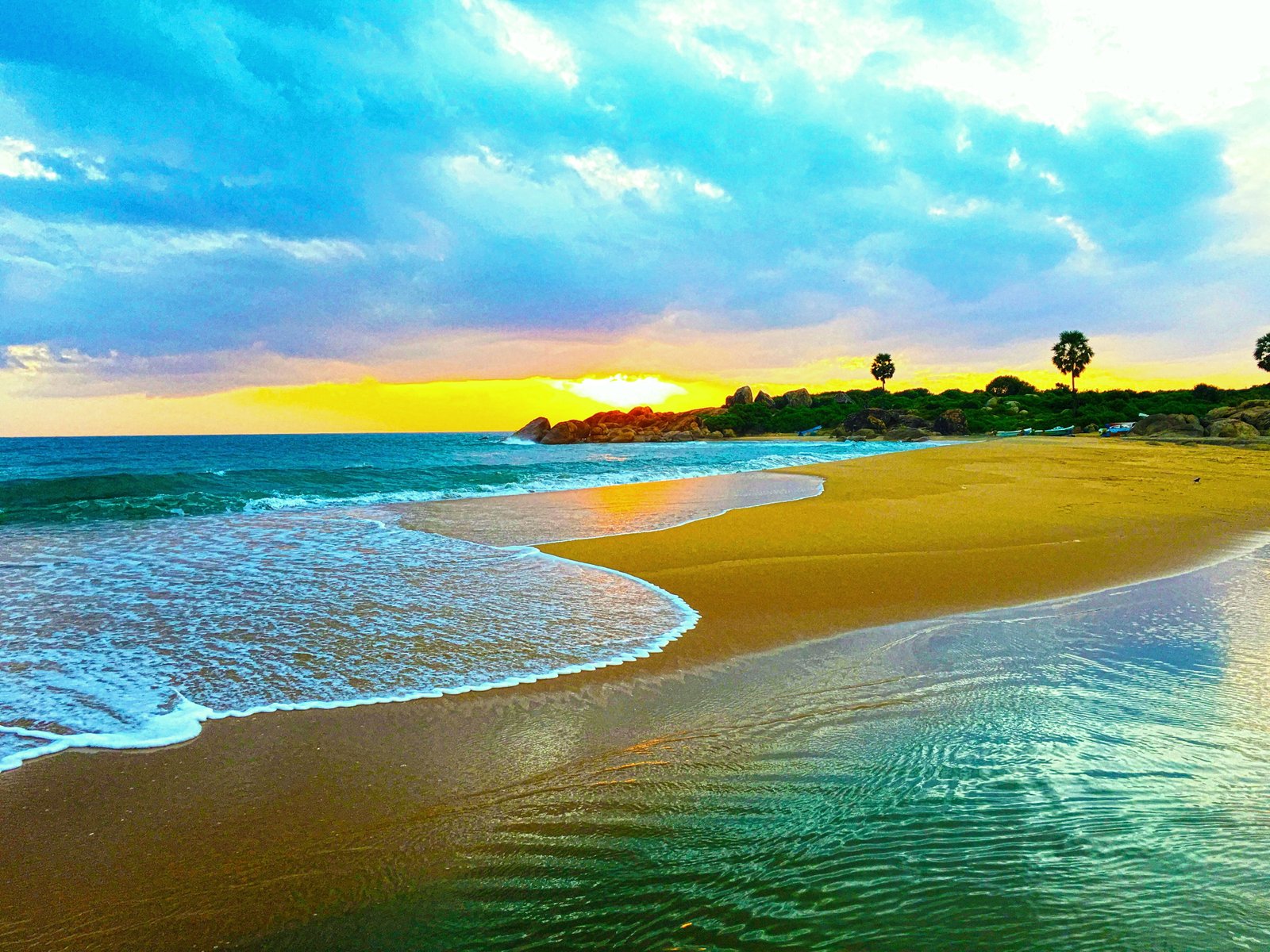 Sri Lanka nature beach waves sea rock photography Arugambay 2k 4k