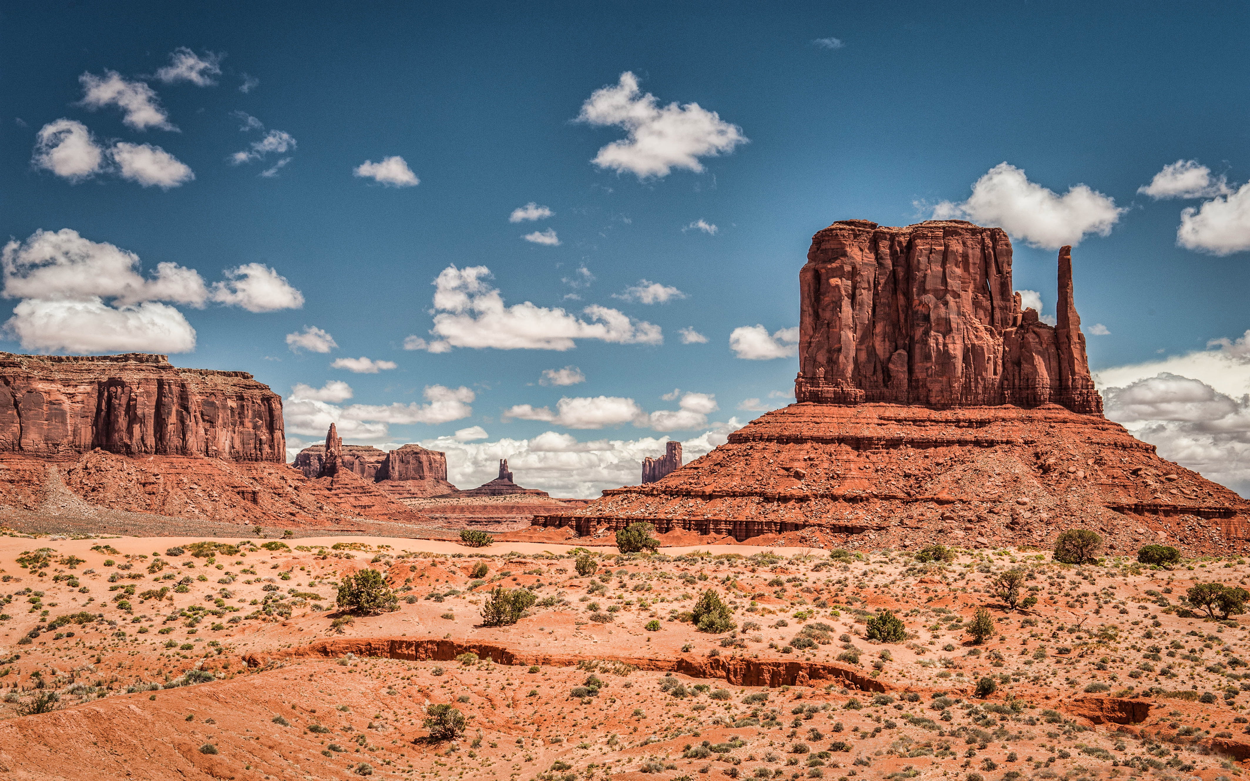 East Mitten And Merrick Butte West Monument Valley Desert Scenery Red Sand High Sandstone Buttes Between Arizona Utah Wallpaper Hd 2k 4k