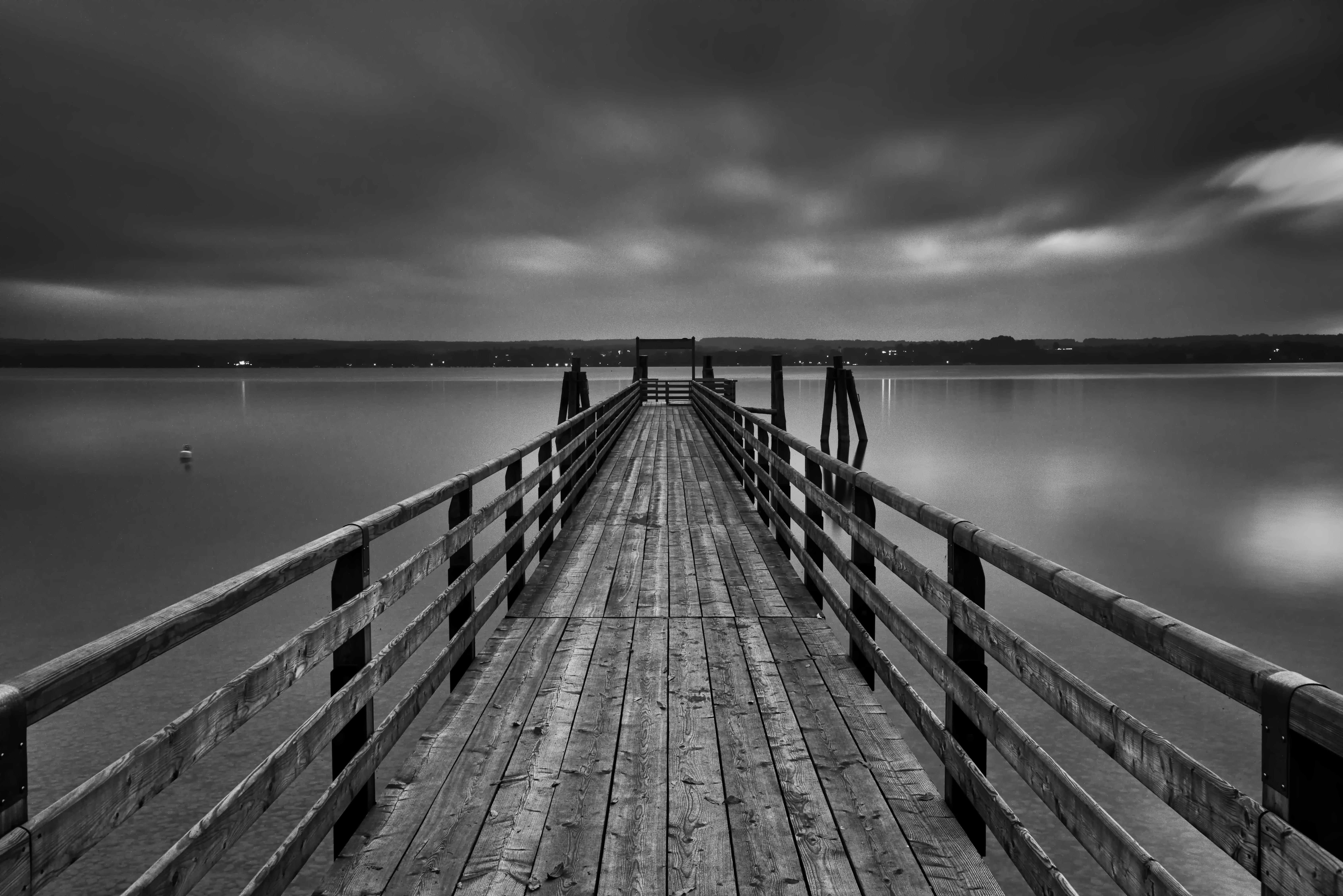 grayscale photo of long beach deck ramp Stille blackwhite sw 2k 4k 5k