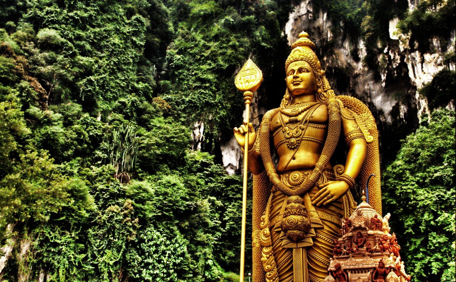 Lord Murugan Malaysia gold statue Asia Nature Golden Temple 2k 4k