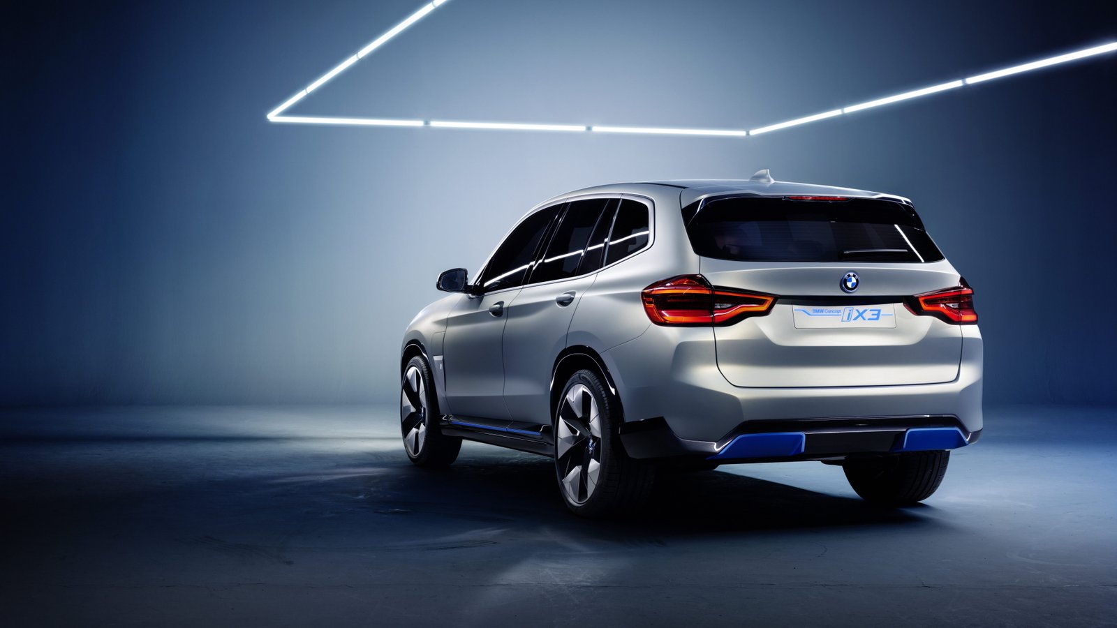 silver BMW SUV electric cars 2k 4k 5k 8k