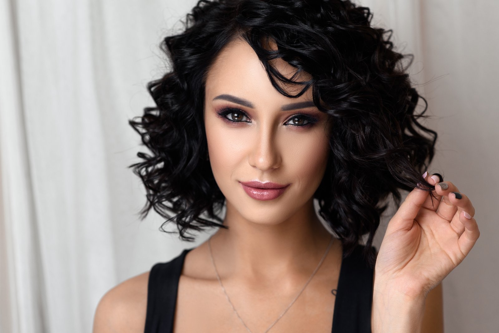 curly hairs girls model hd portrait one person 2k 4k 5k