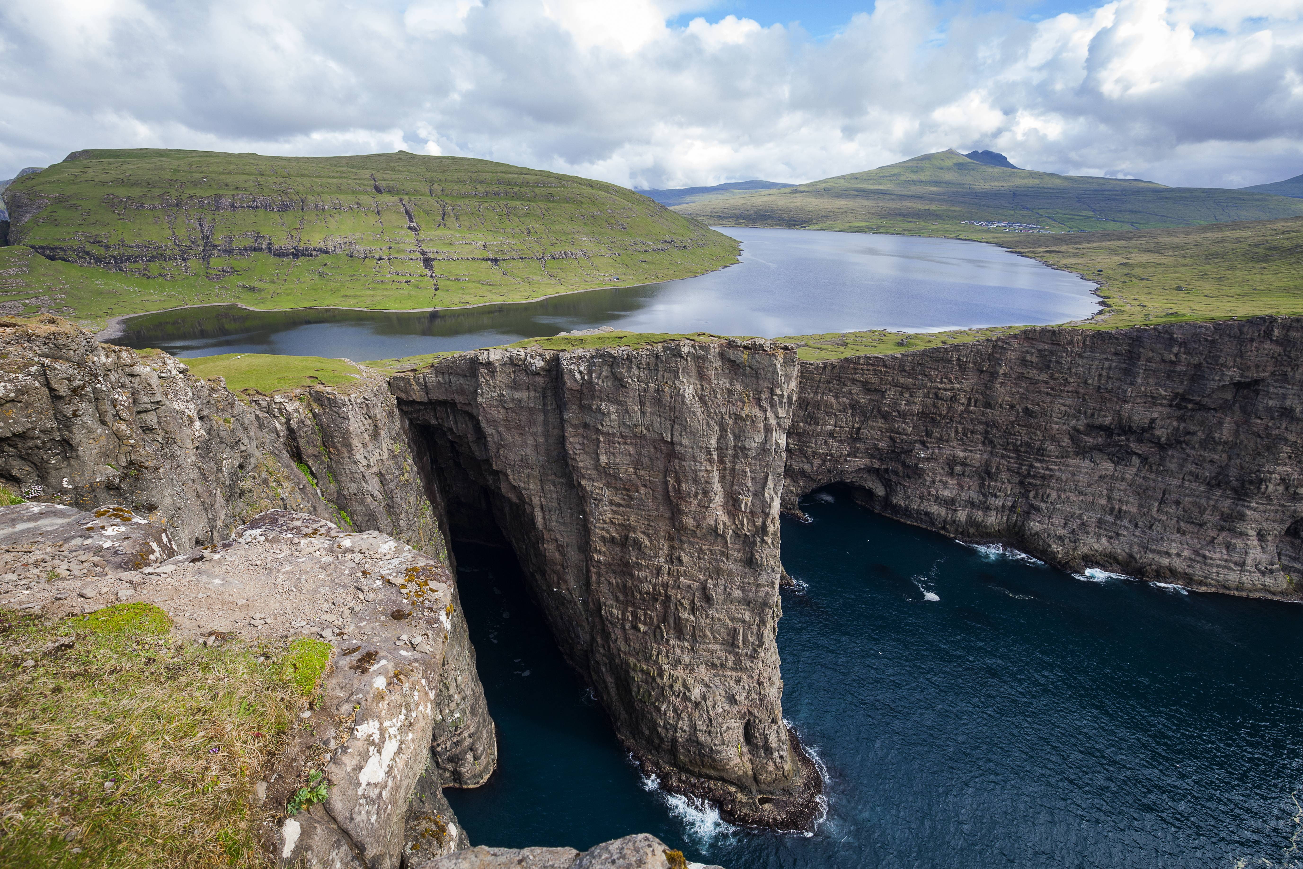 Lake Sorvagsvatn Faroe Islands nature landscape water 2k 4k 5k