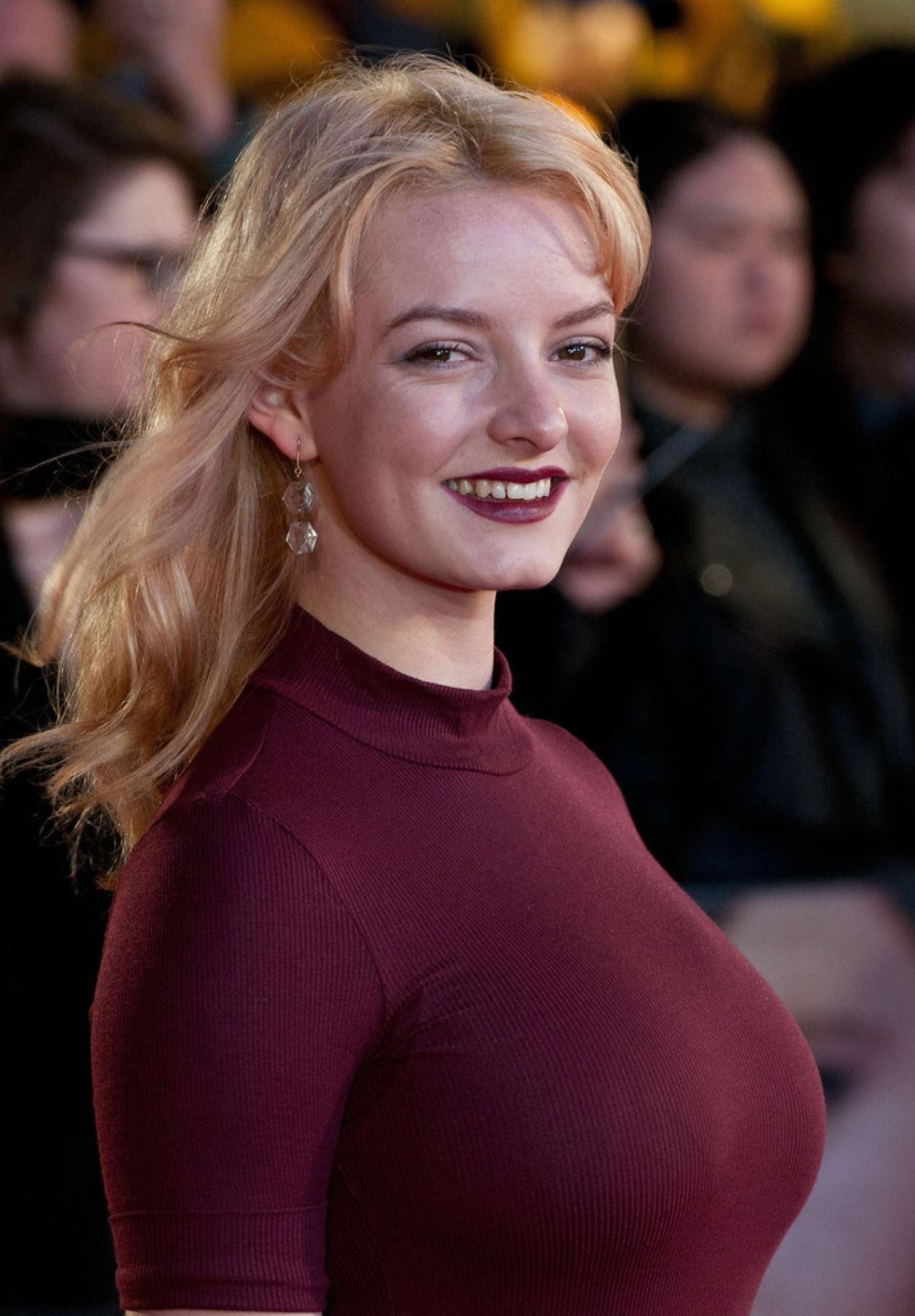 Dakota Blue Richards actress celebrity celeb celebrities hollywood