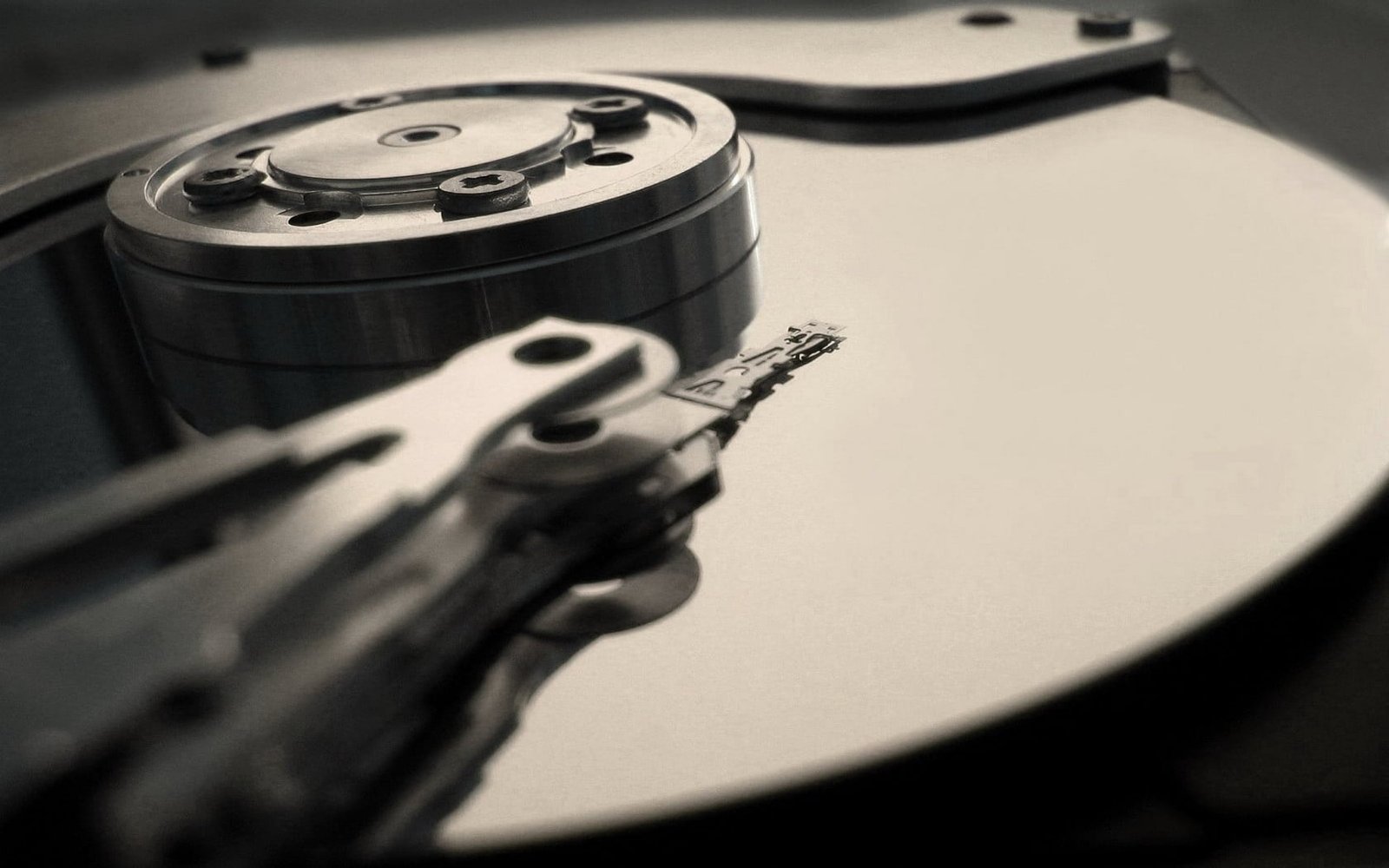 black and gray metal tool grayscale photography of electronic device 2k