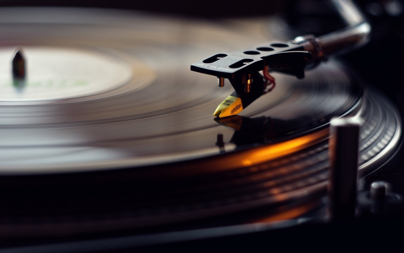 black vinyl turntable selective focus photography of 2k