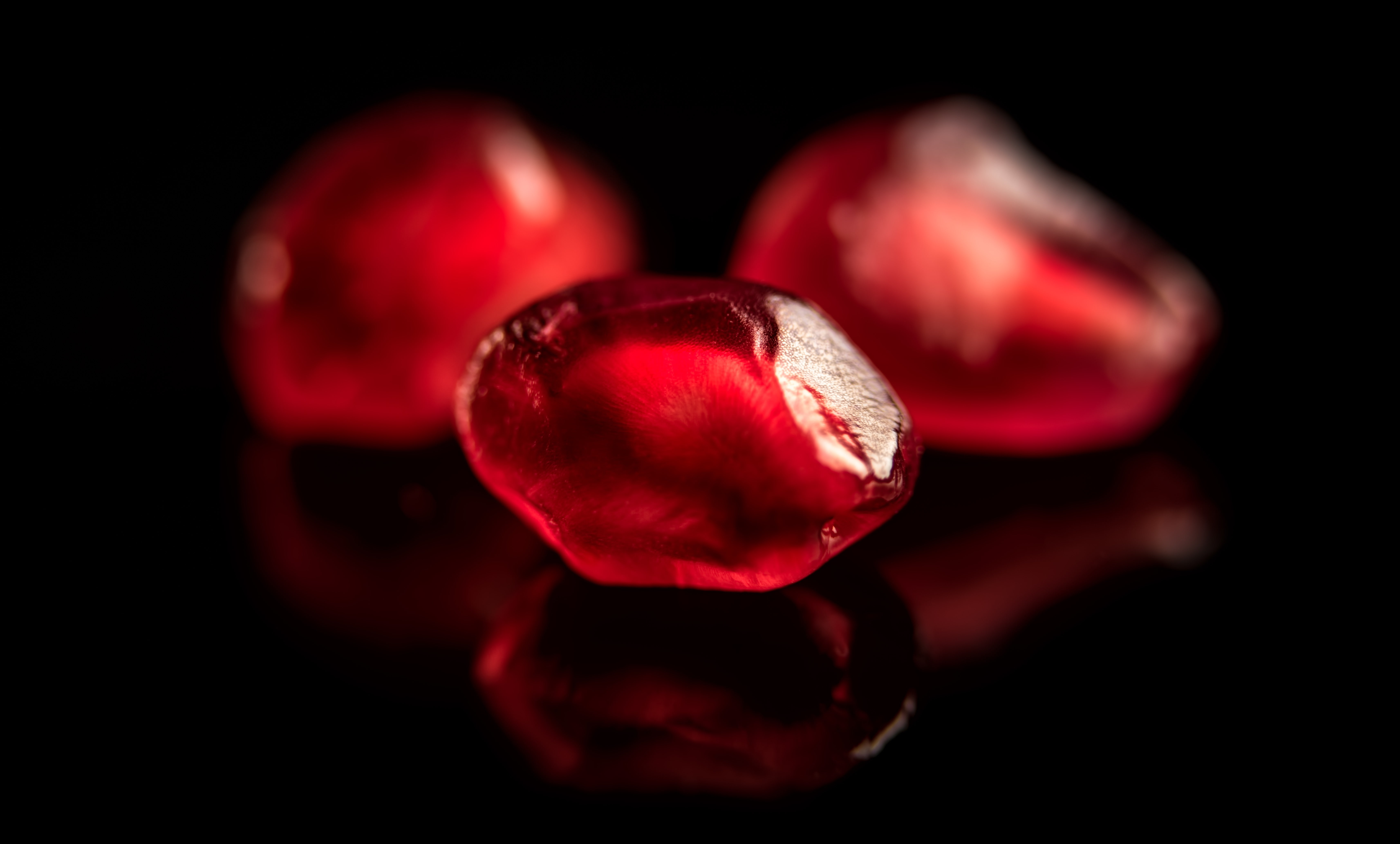 fruit macro pomegranate red food black background 2k 4k 5k