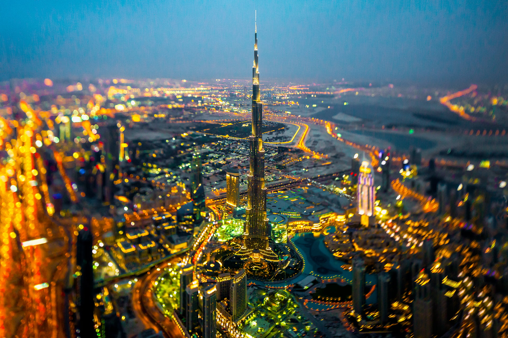 Burj Khalifa Dubai cityscape city lights tilt shift motion blur 2k