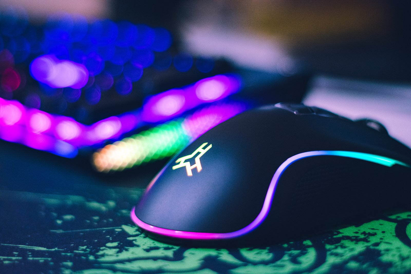 Close Up Photo of Gaming Mouse wallpaper blur bokeh bright 2k 4k 5k
