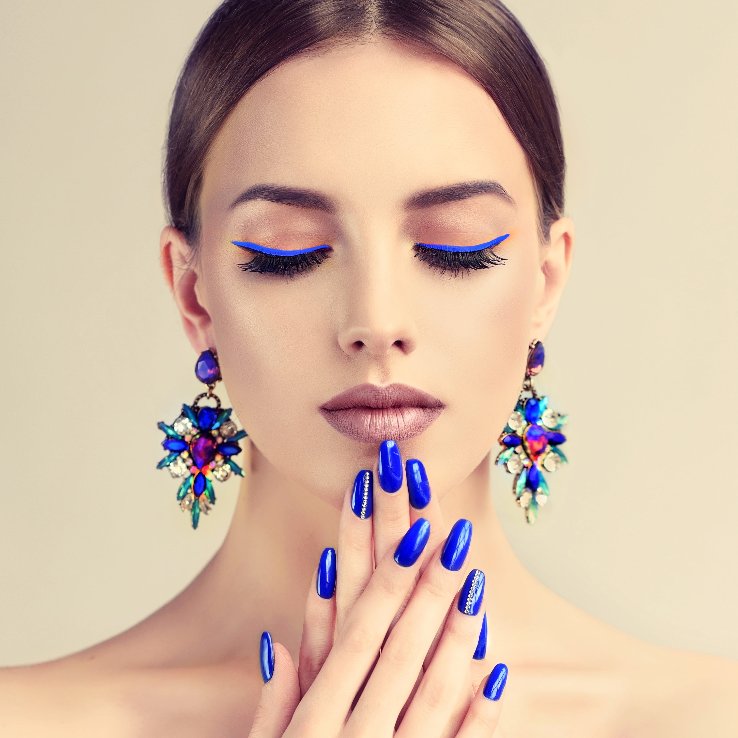 decoration blue face background portrait earrings hands 2k