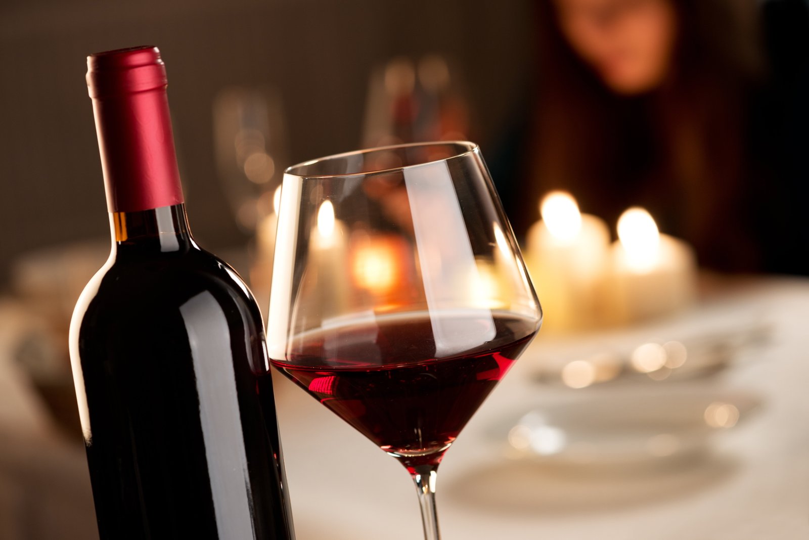 glass wine bottle table red candles bokeh drink alcohol 2k 4k 5k