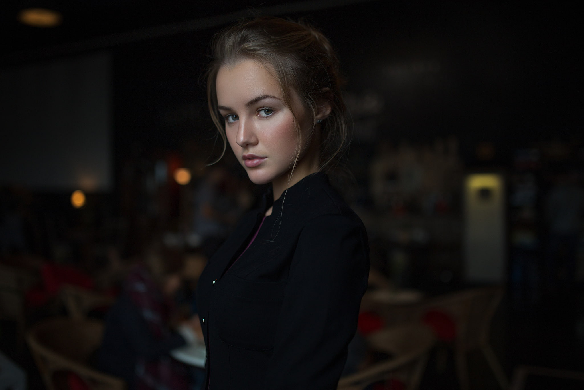 look girl model portrait hairstyle cafe shirt brown hair 2k