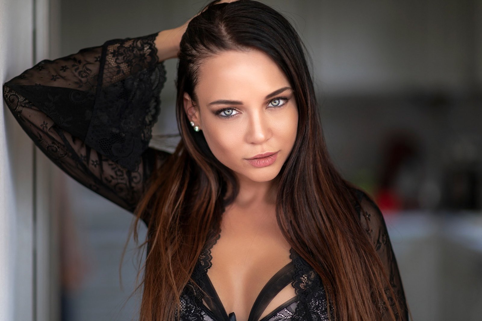 look pose model portrait makeup brunette hairstyle beauty 2k