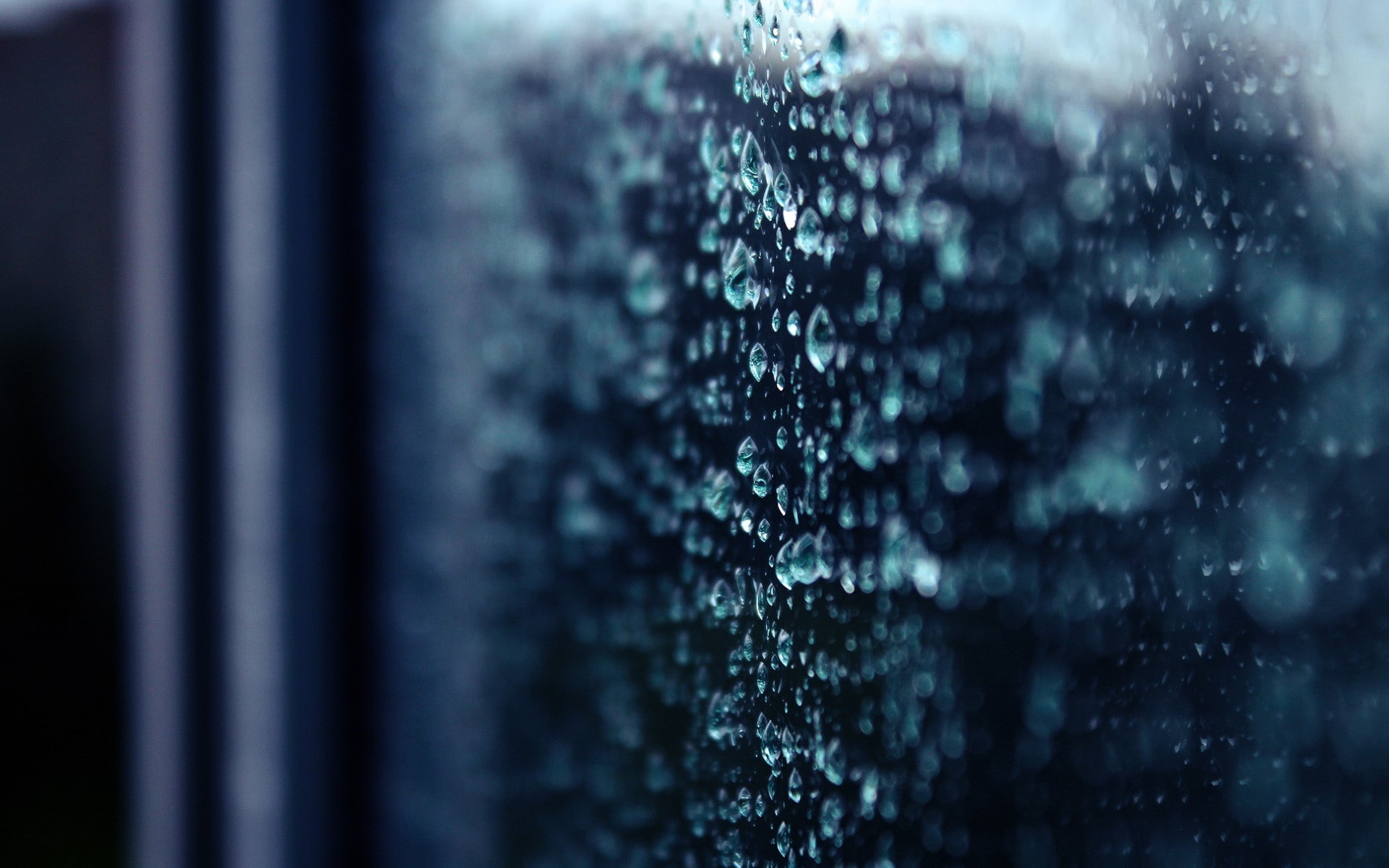 macro water drops bokeh depth of field on glass rain 2k
