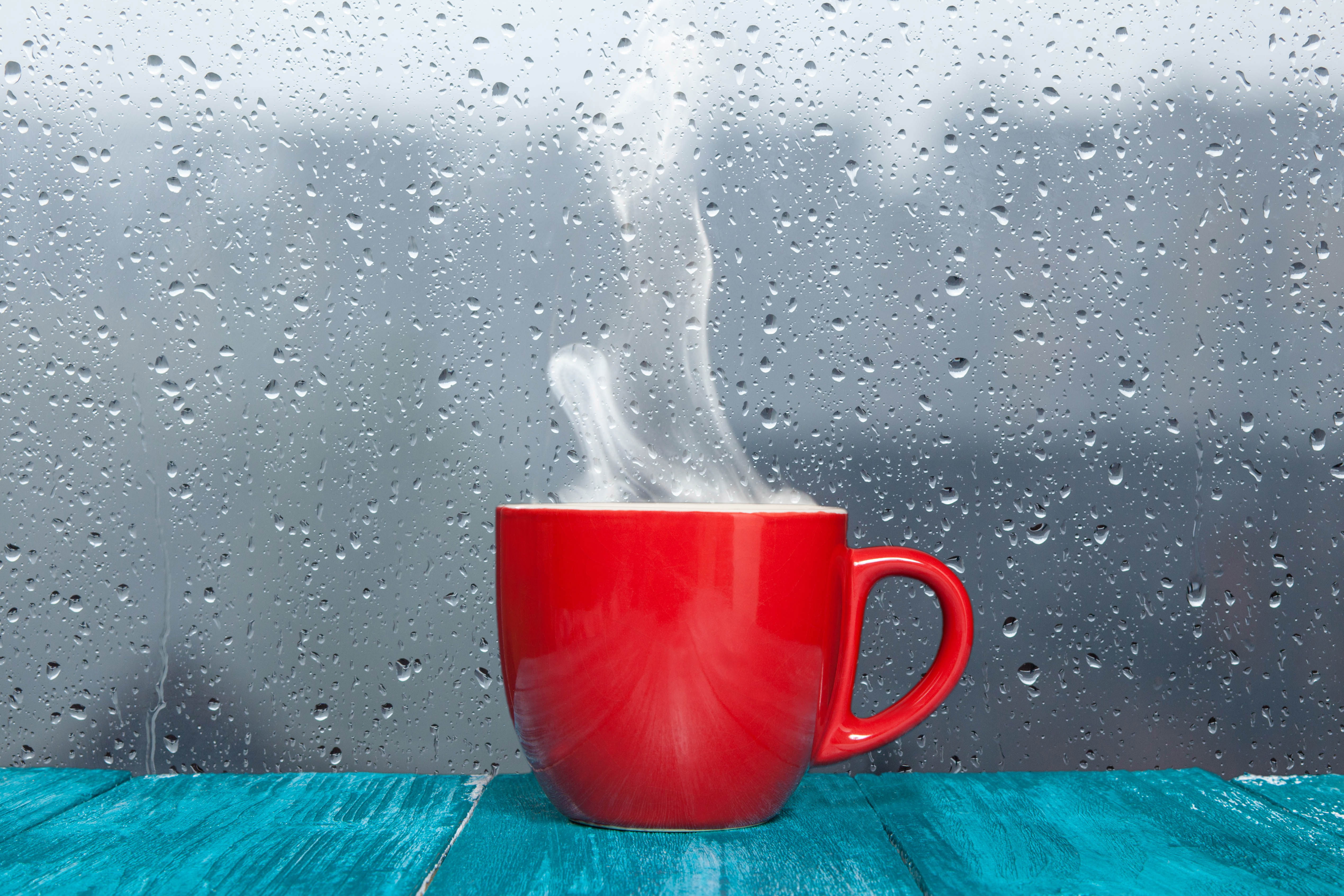 red coffee mug glass drops surface light reflection creative 2k 4k 5k