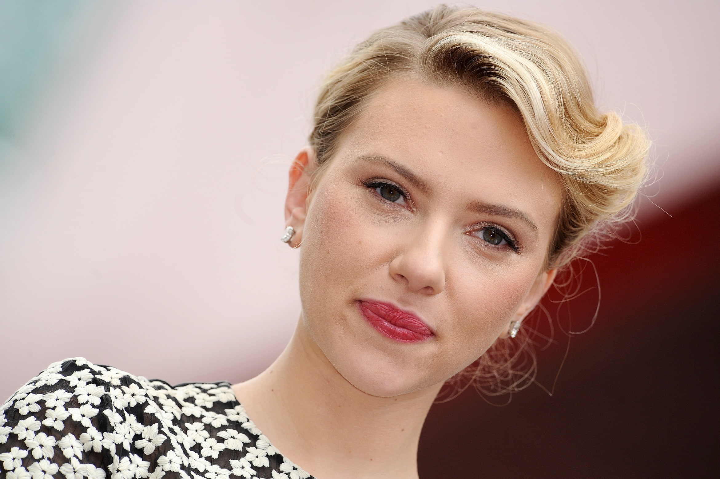Scarlett Johansson look face model portrait makeup actress 2k