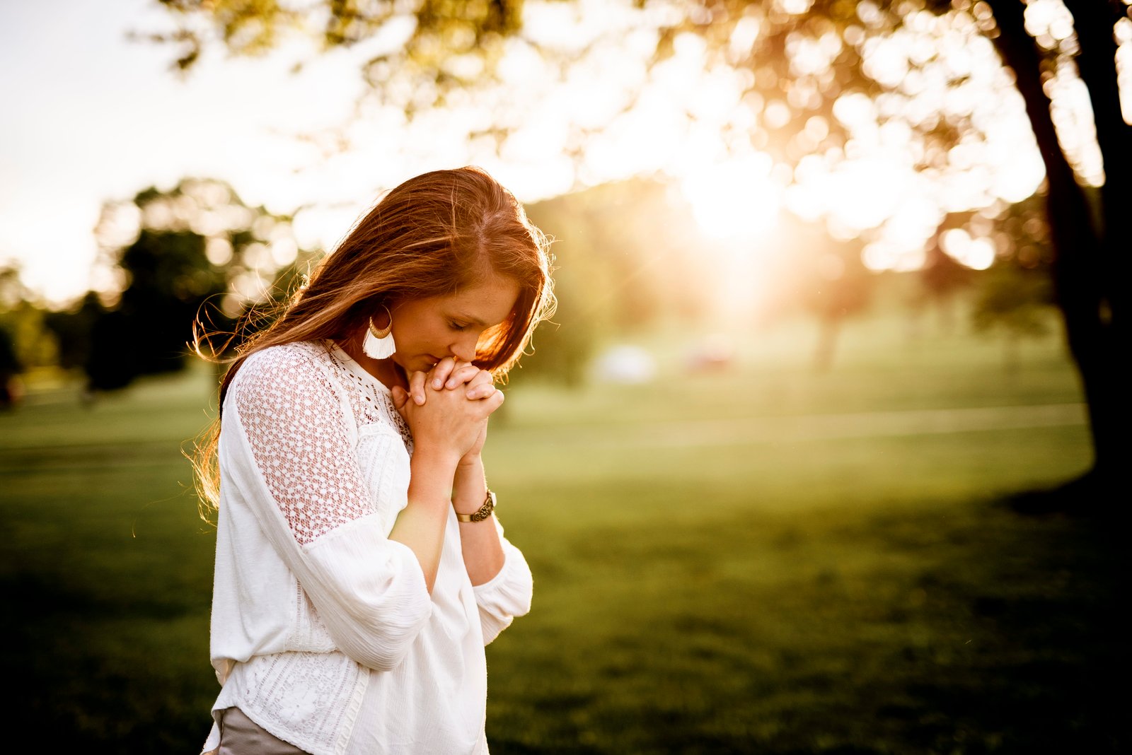 woman praying beside tree shallow focus prayer 2k 4k 5k