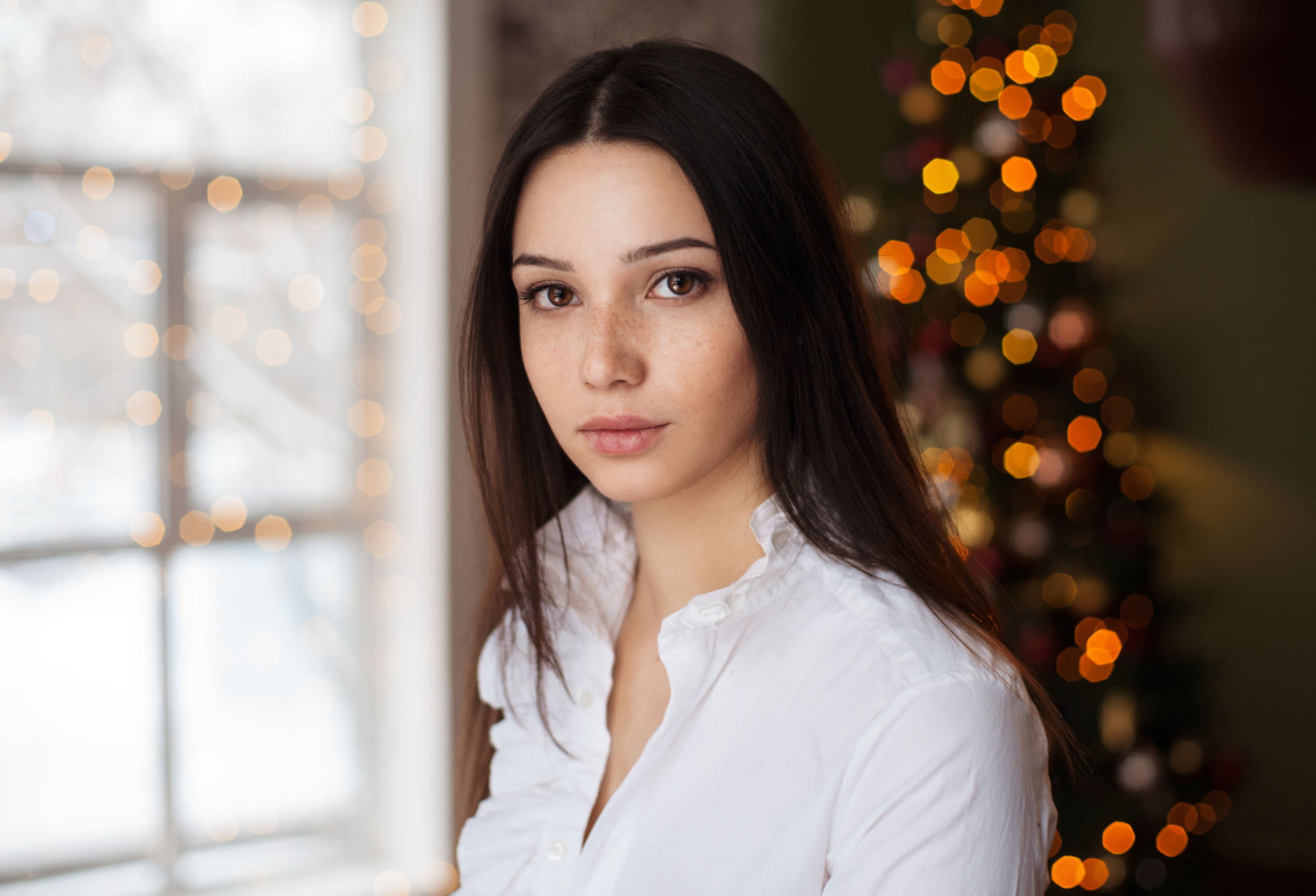 women Maxim Maximov portrait freckles Christmas Mariya Volokh 2k