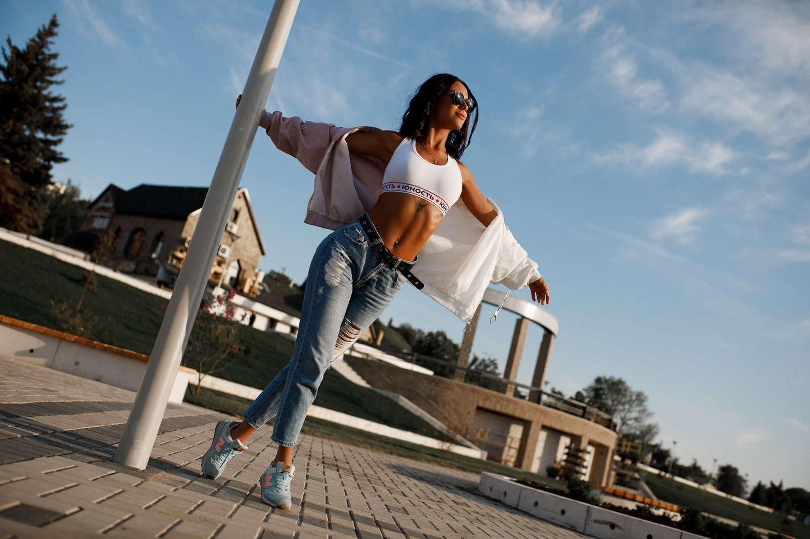 women model brunette portrait outdoors with shades 2k