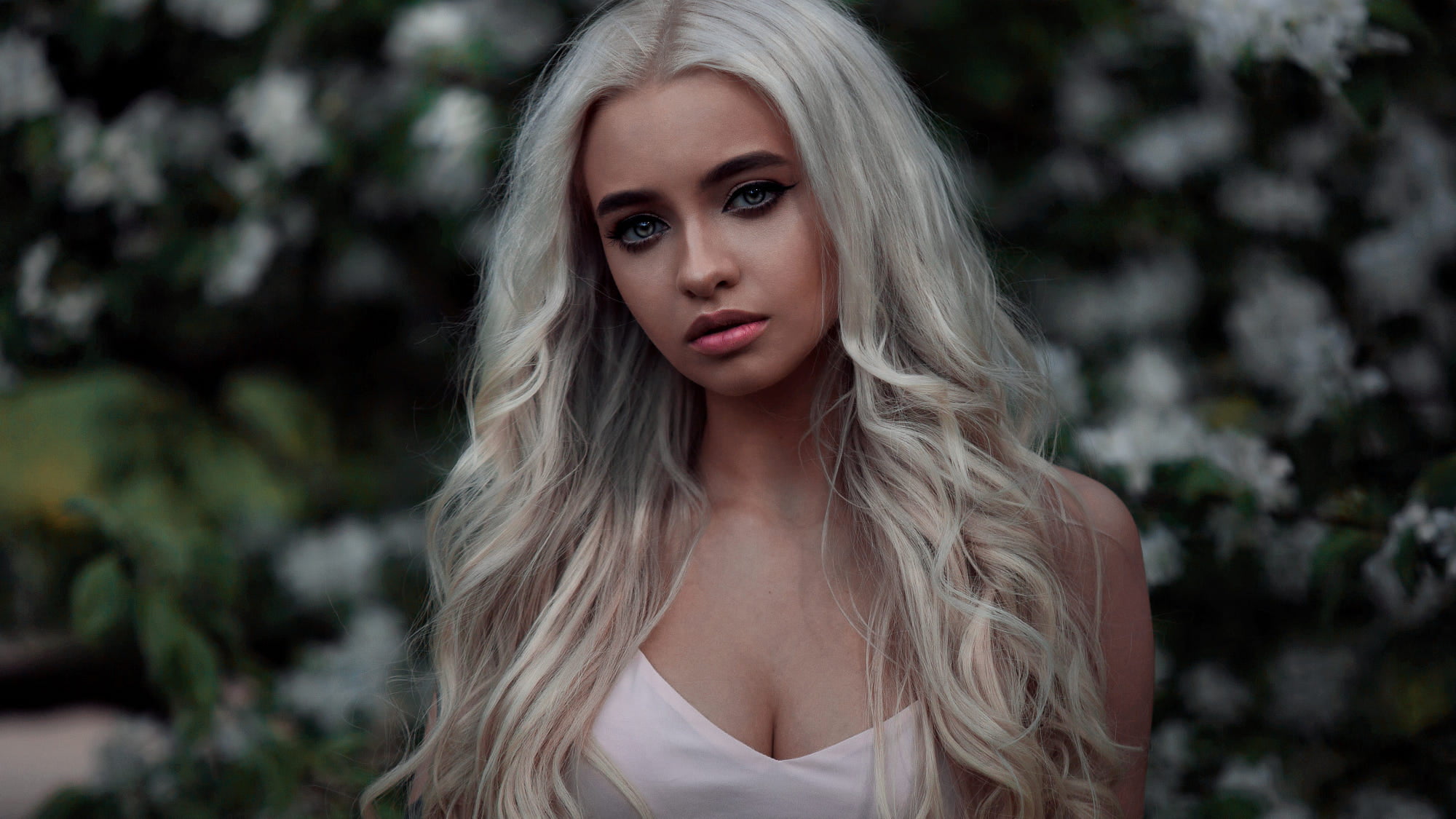 women s white top blonde face long hair cleavage portrait 2k