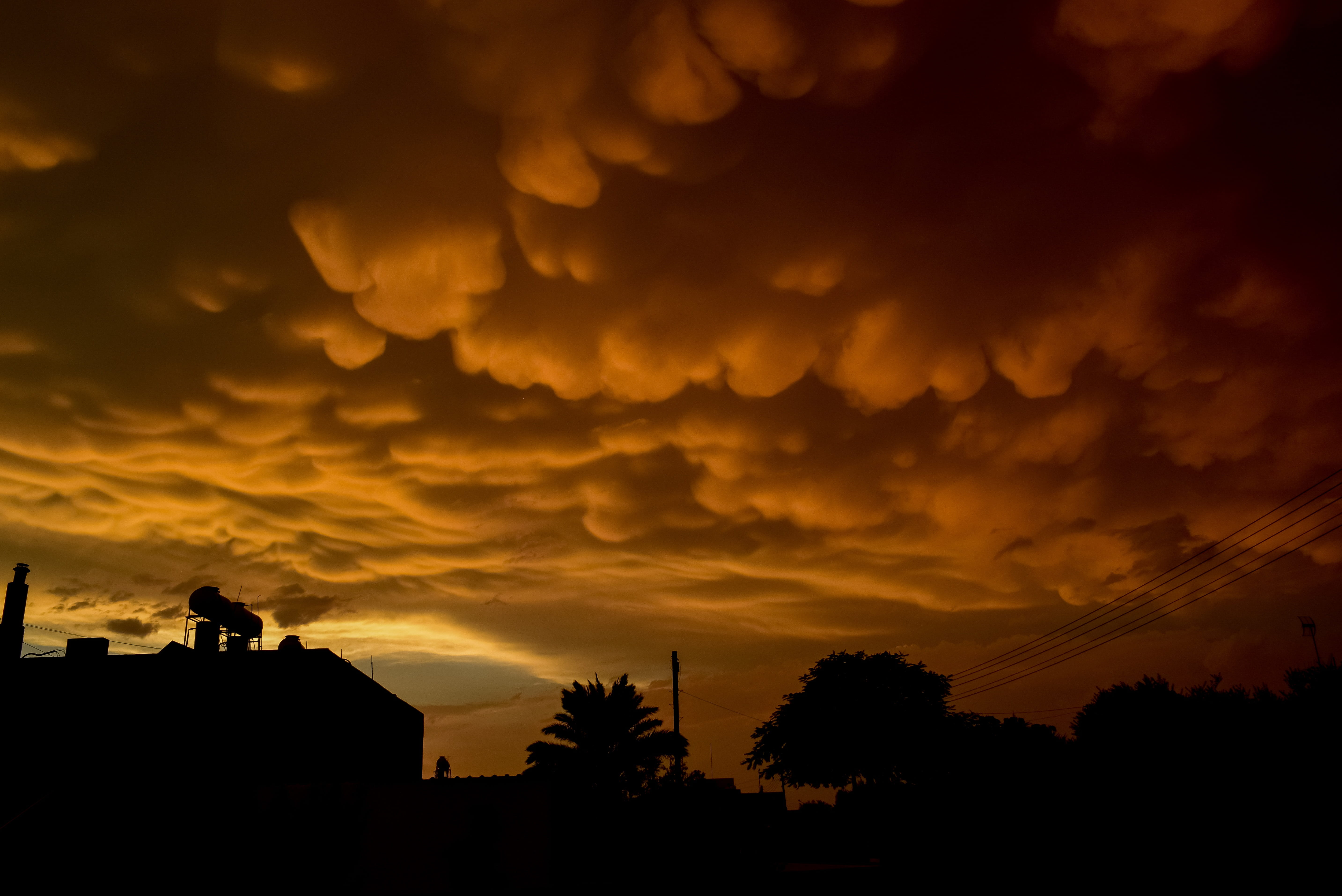 mammatus clouds strange spectacular threatening cumulus 2k 4k 5k