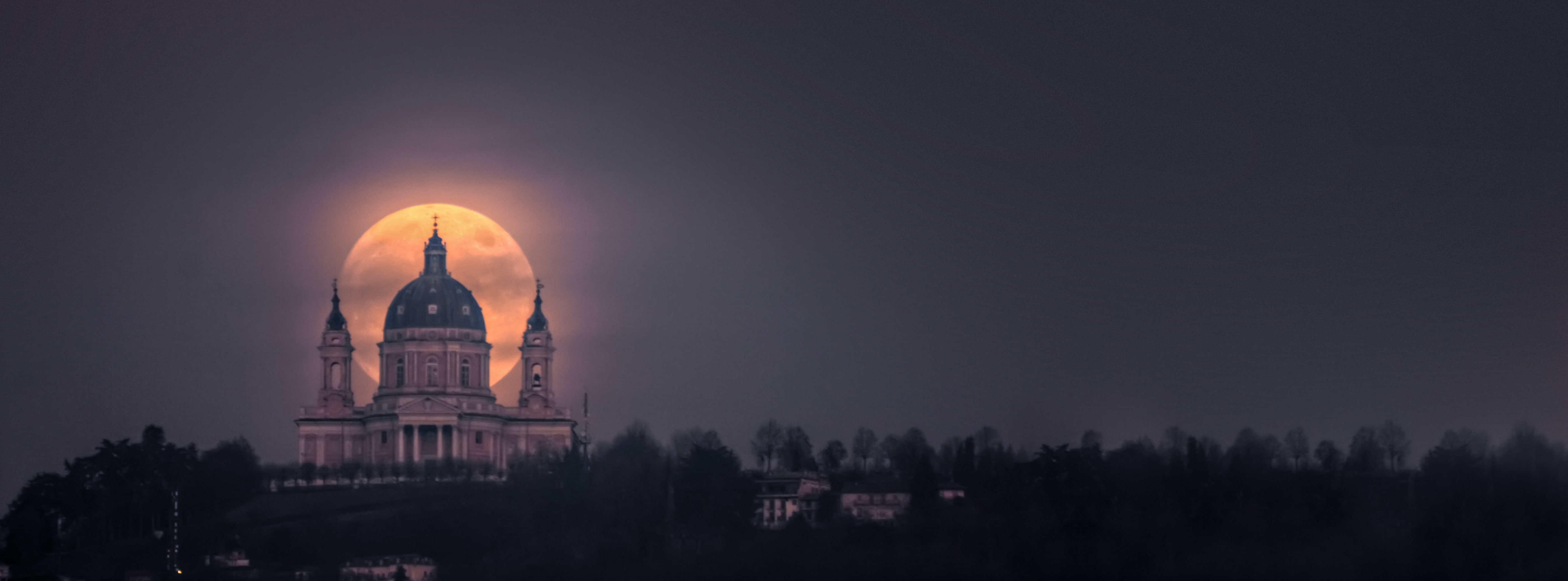 Supermoon white and blue concrete structure Holidays Halloween 2k 4k 5k