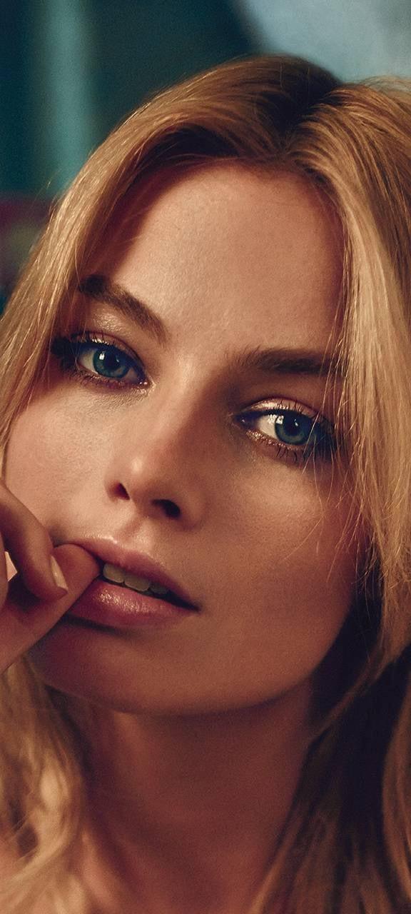Margot Robbie phone wallpaper